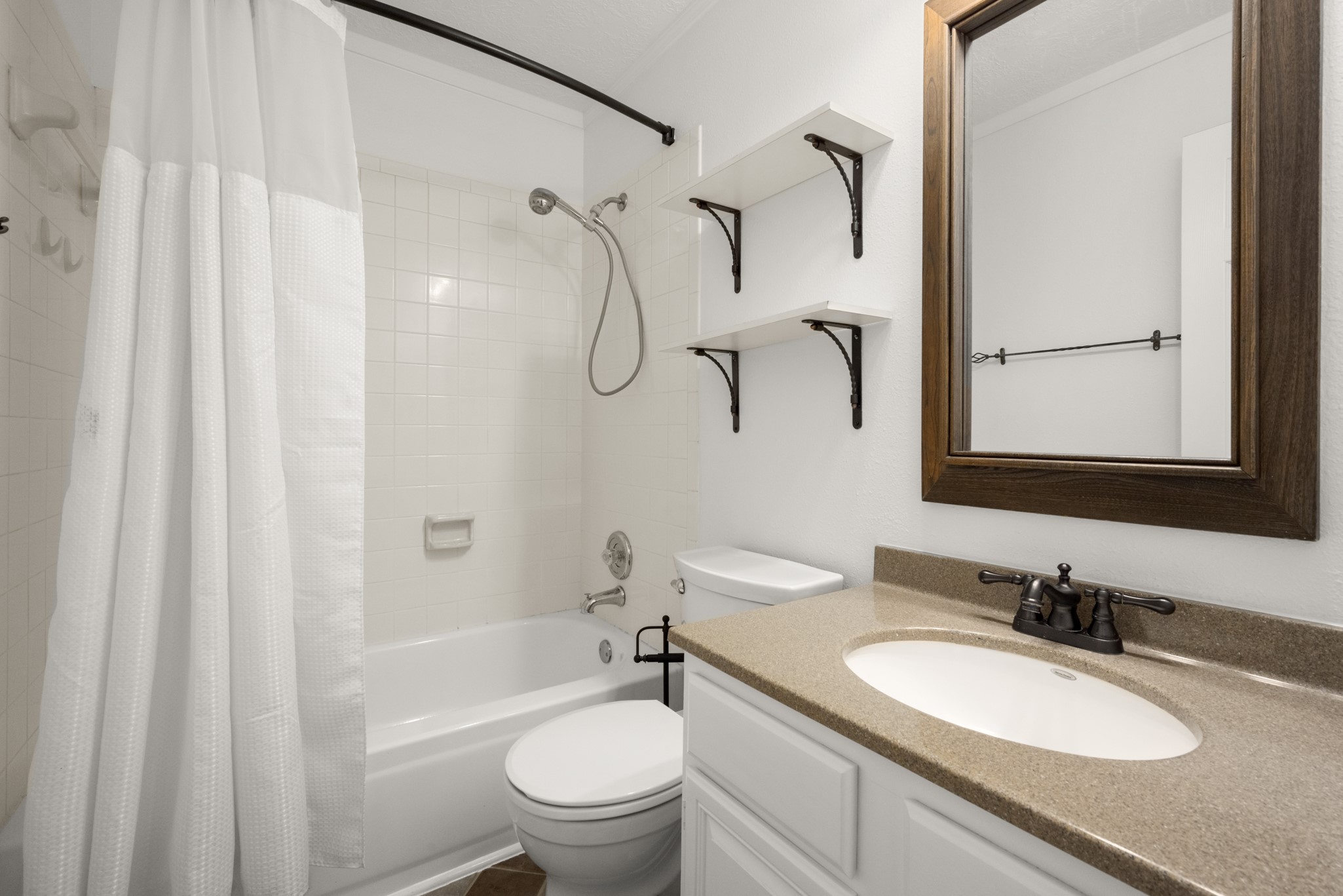 16014 Lakestone Drive Property Photo 20