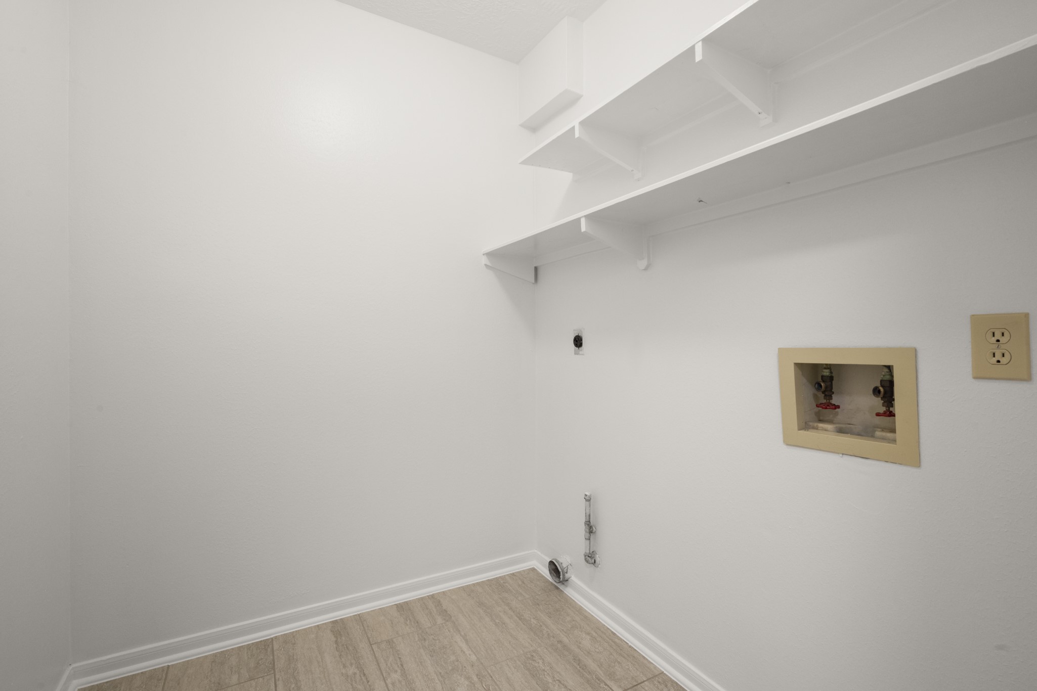 16014 Lakestone Drive Property Photo 21