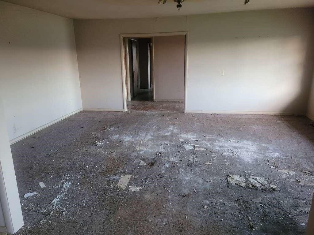 806 E First Property Photo 14