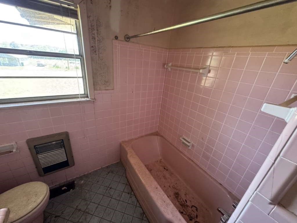 806 E First Property Photo 15