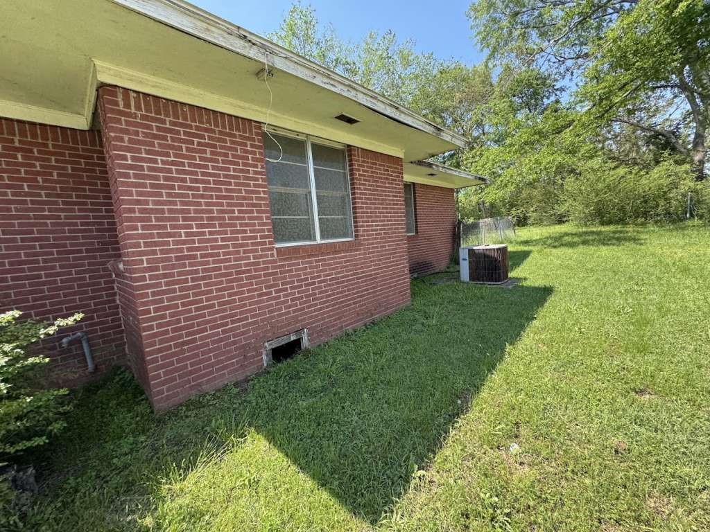 806 E First Property Photo 16