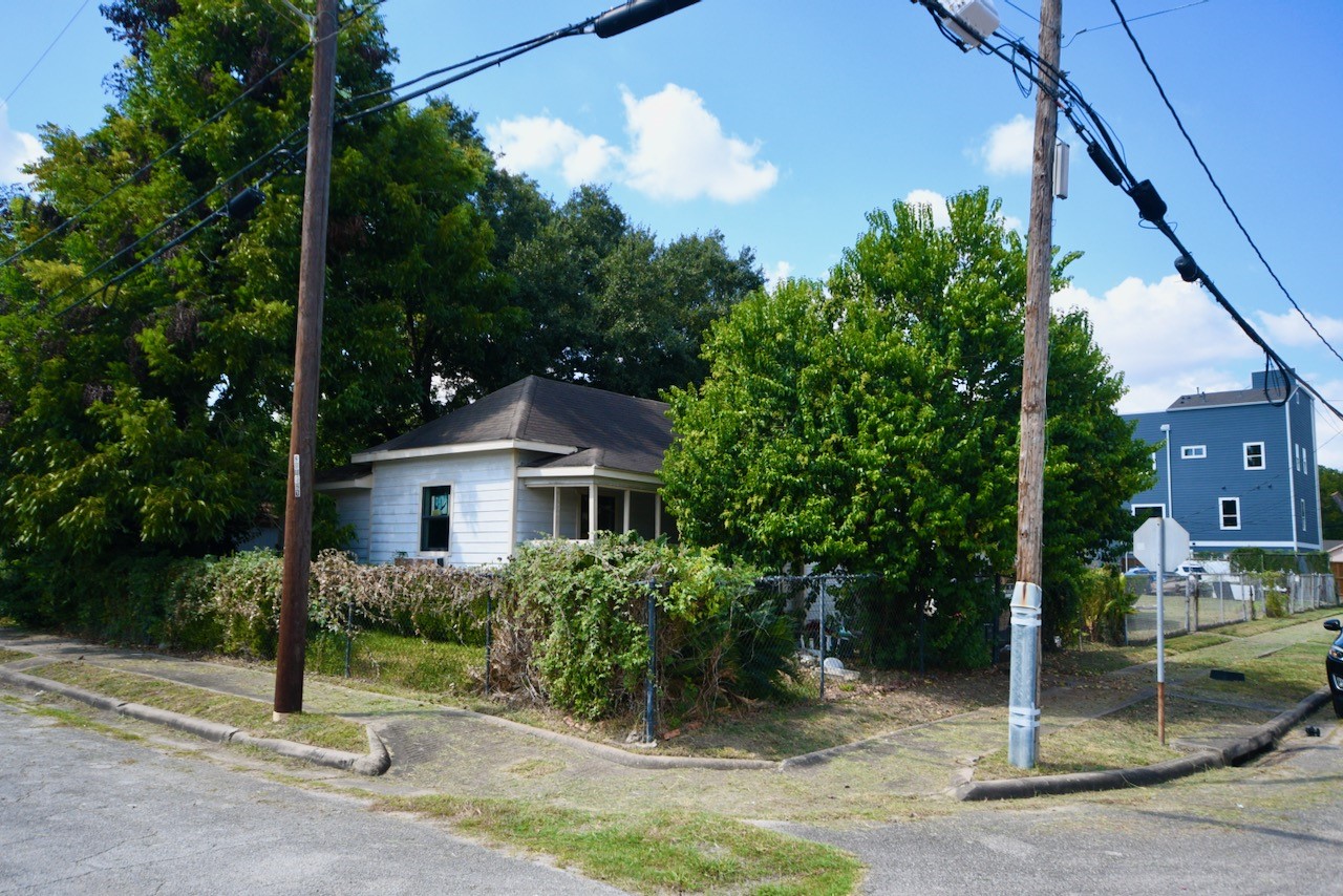 3036 Dennis Street Property Photo 2