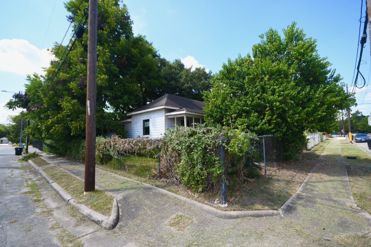 3036 Dennis Street Property Photo 3
