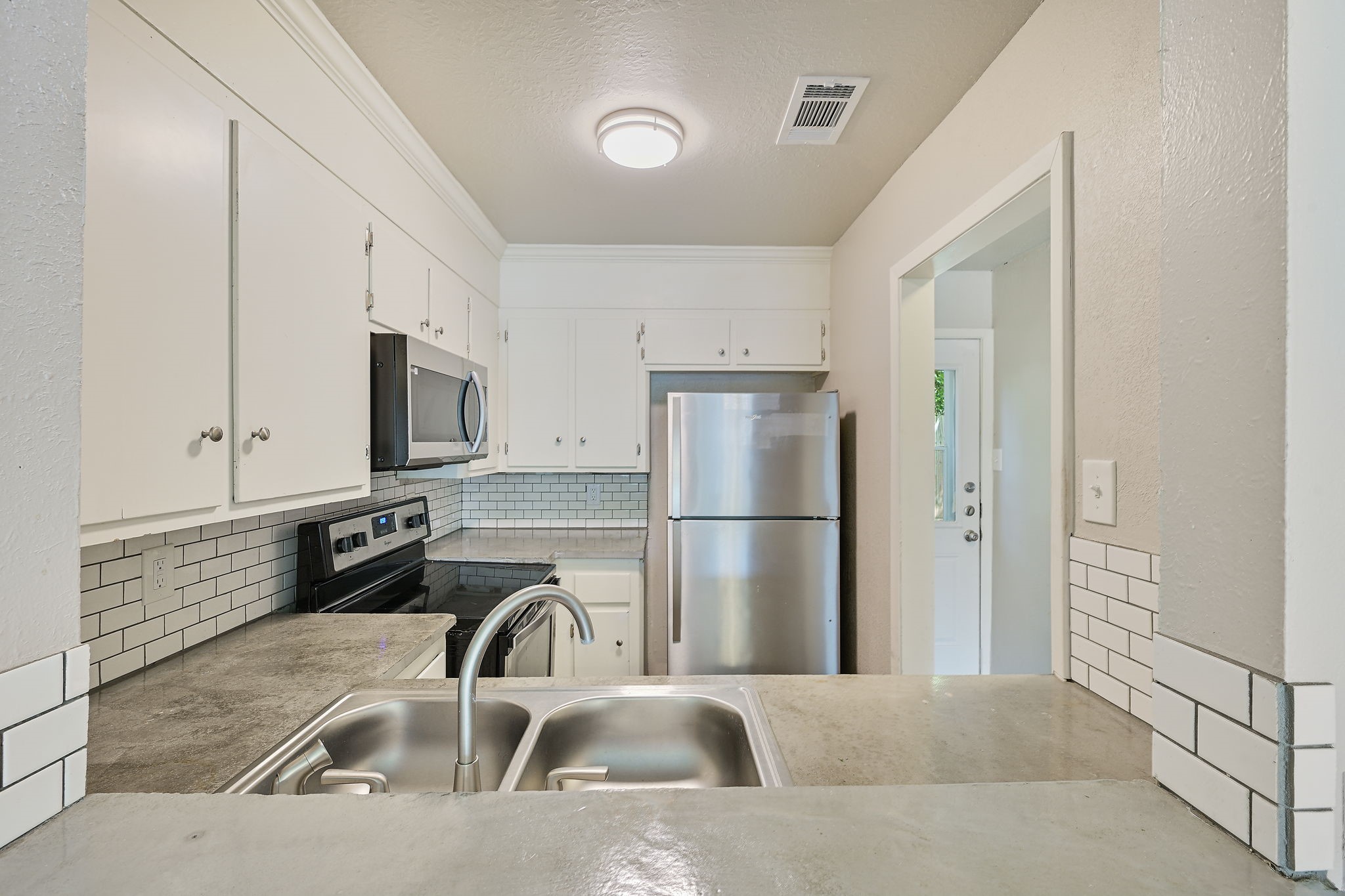 3345 Lodgepole Circle Property Photo 5