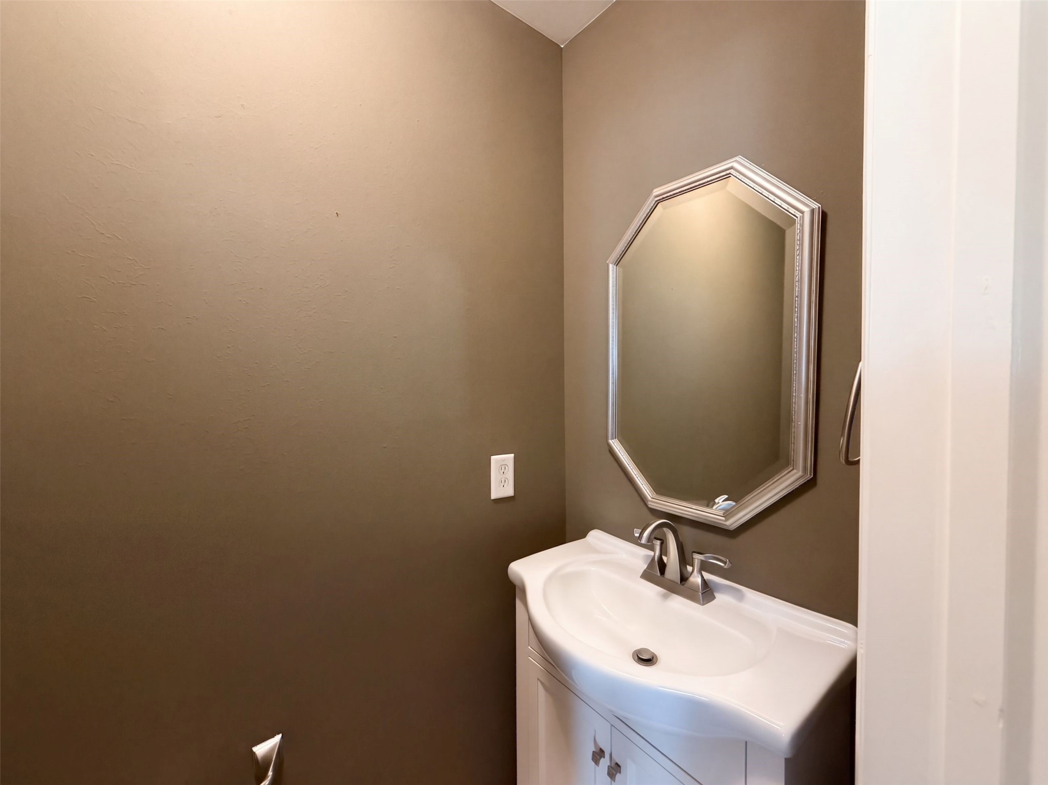 4203 Waterside Court Property Photo 13