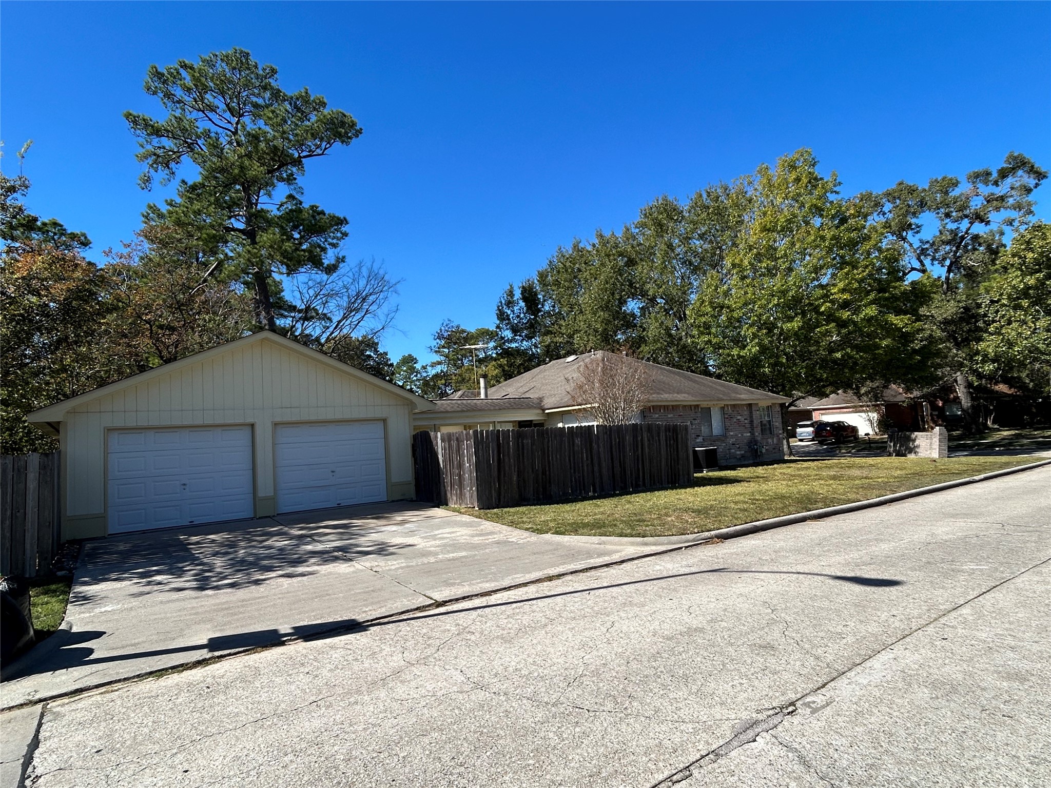 5338 Rivergate Drive Property Photo 3