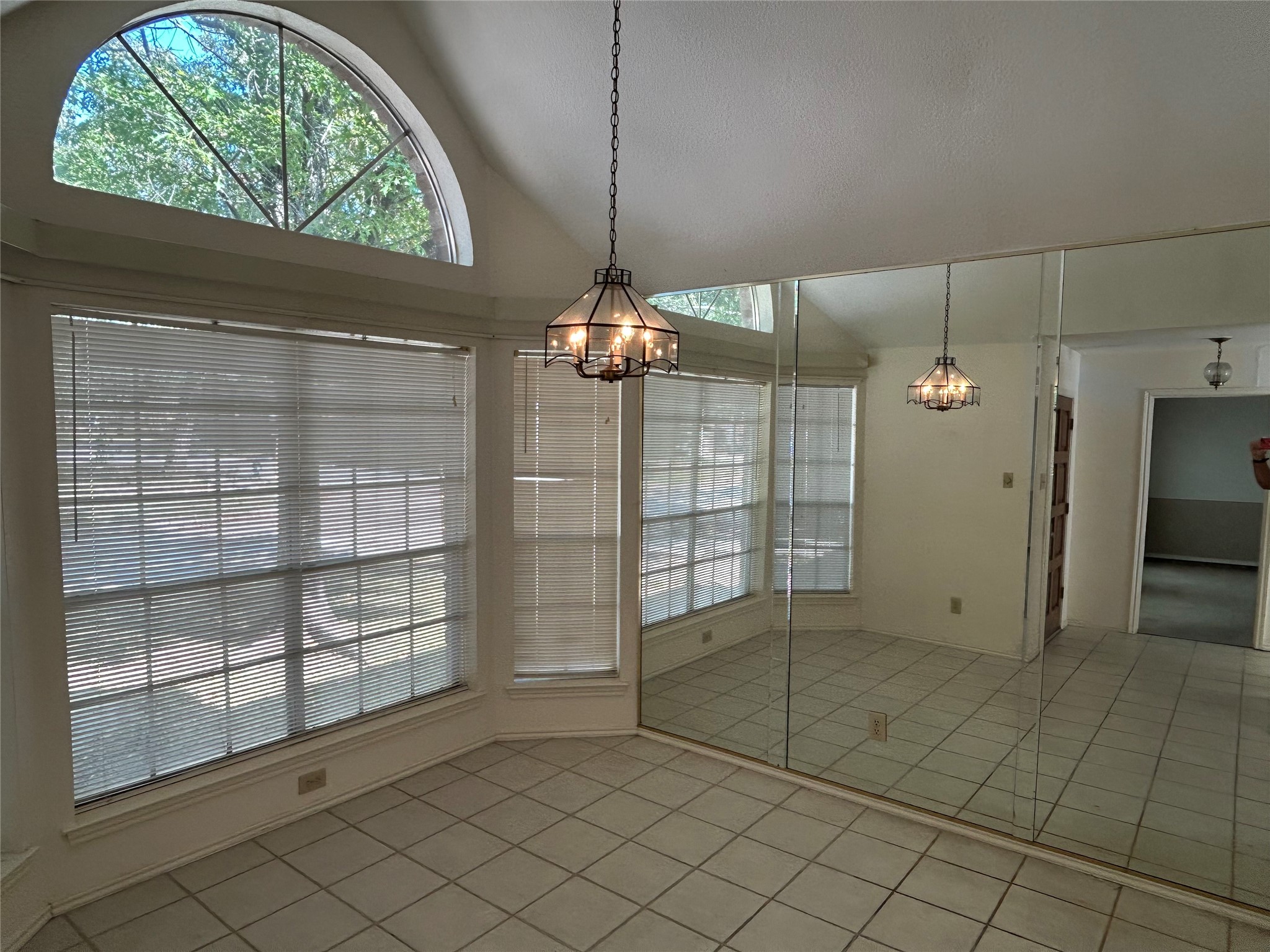5338 Rivergate Drive Property Photo 5