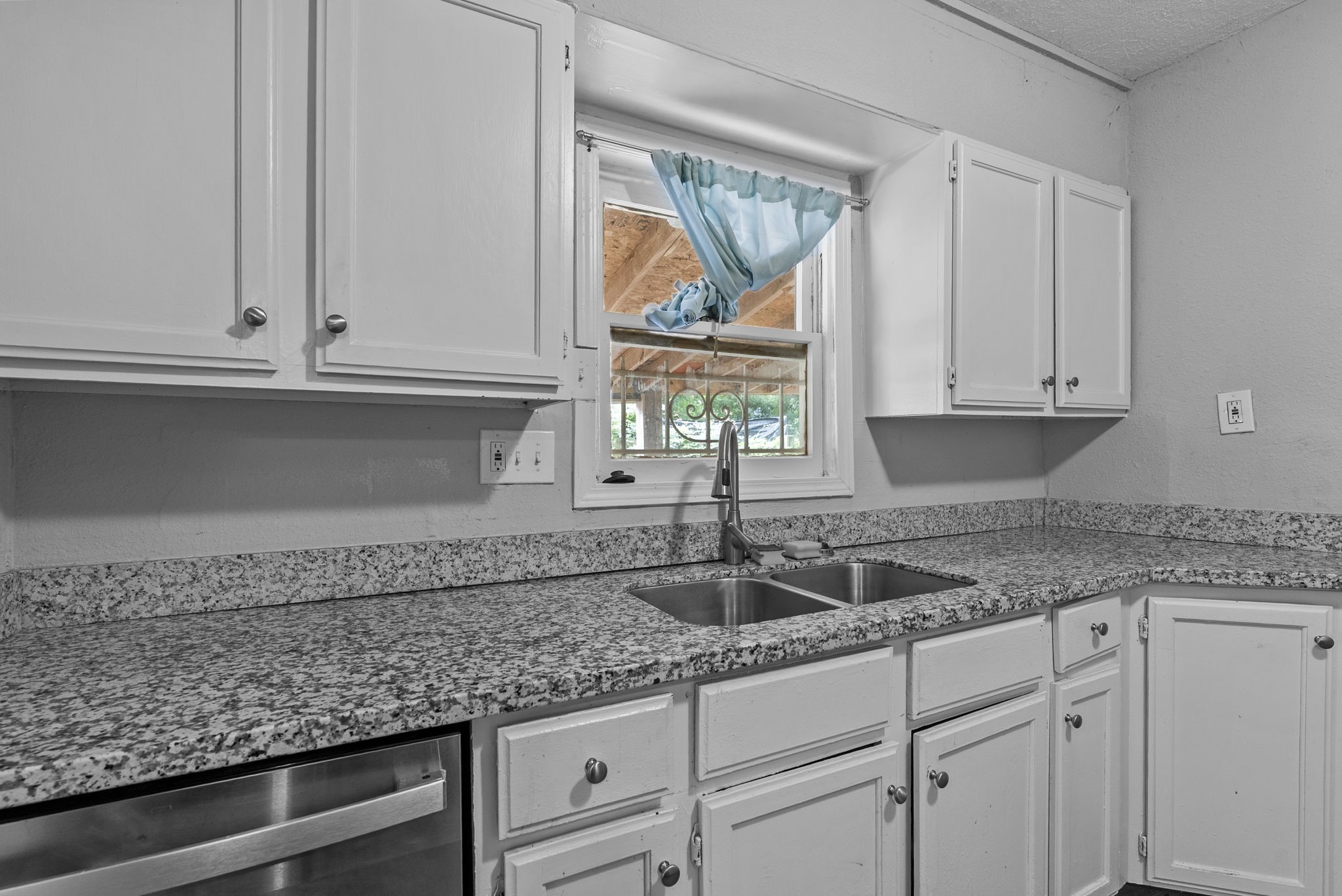 5103 New Orleans Street Property Photo 16