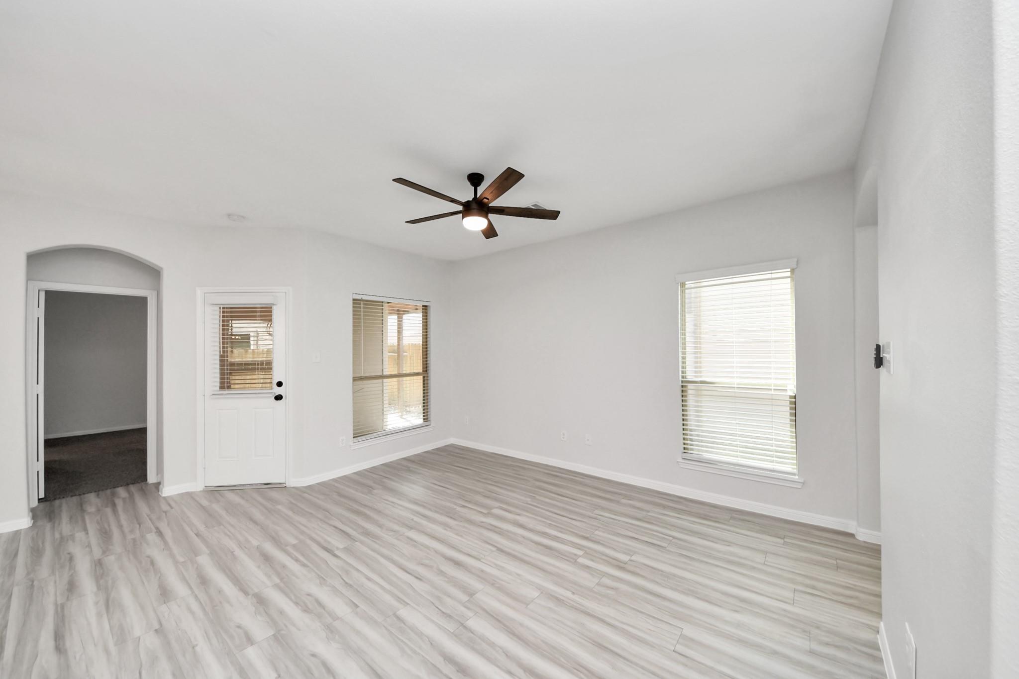 322 Emerald Thicket Lane, Huffman Tx 77336 Property Photo 2