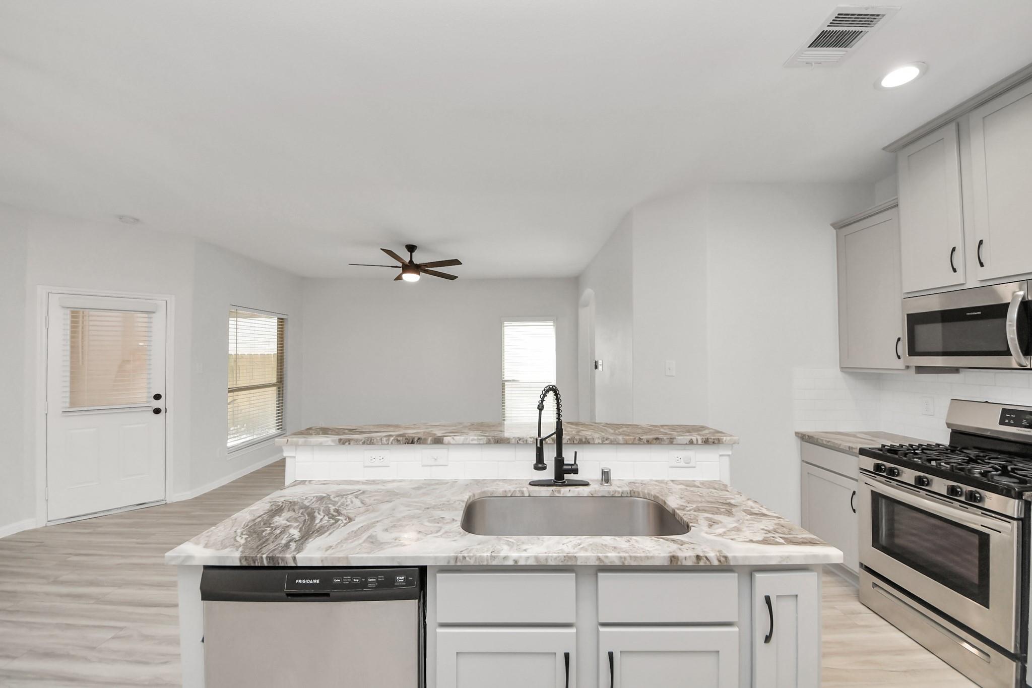 322 Emerald Thicket Lane, Huffman Tx 77336 Property Photo 17