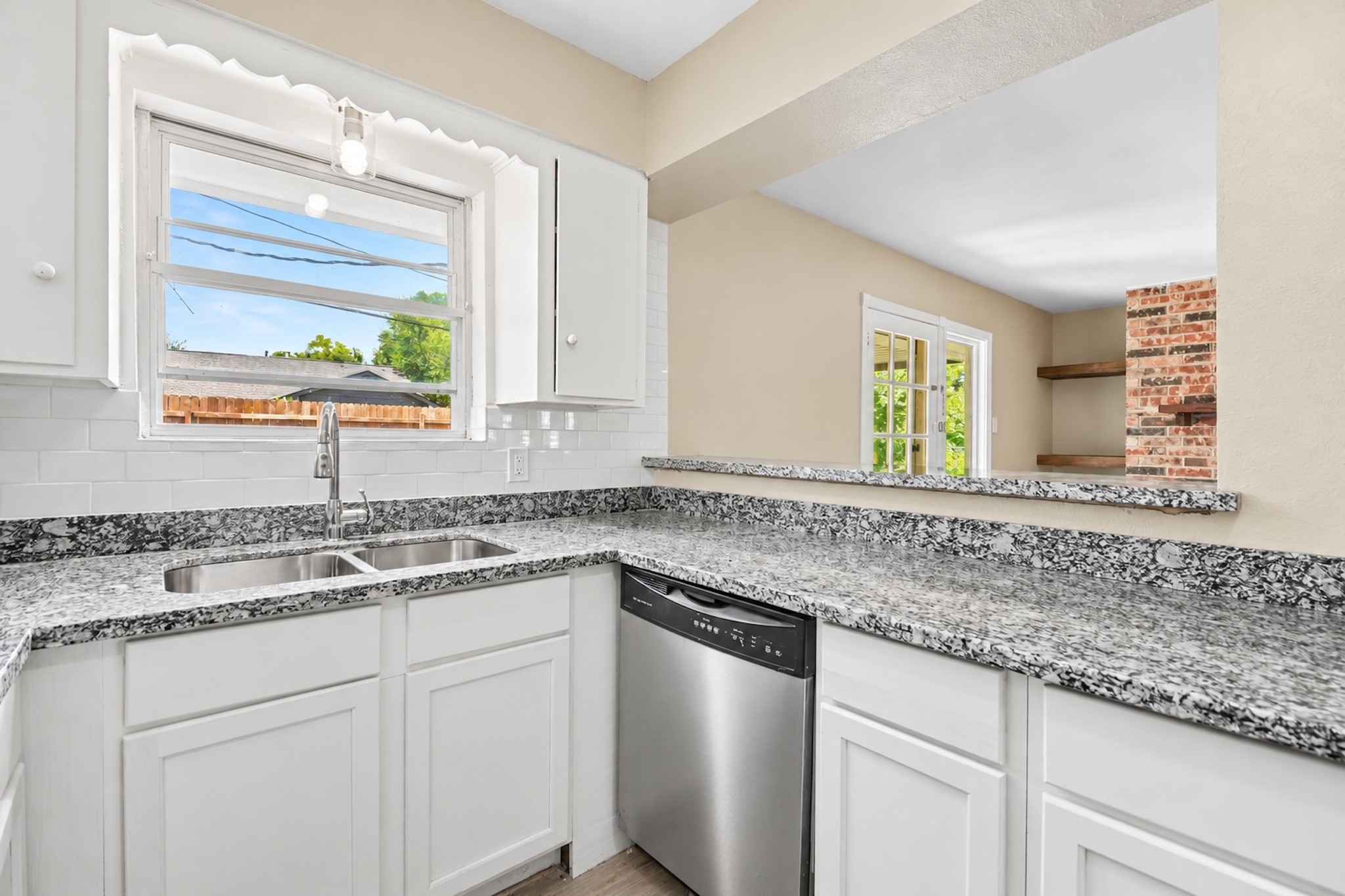 626 Shore Acres Boulevard Property Photo 8
