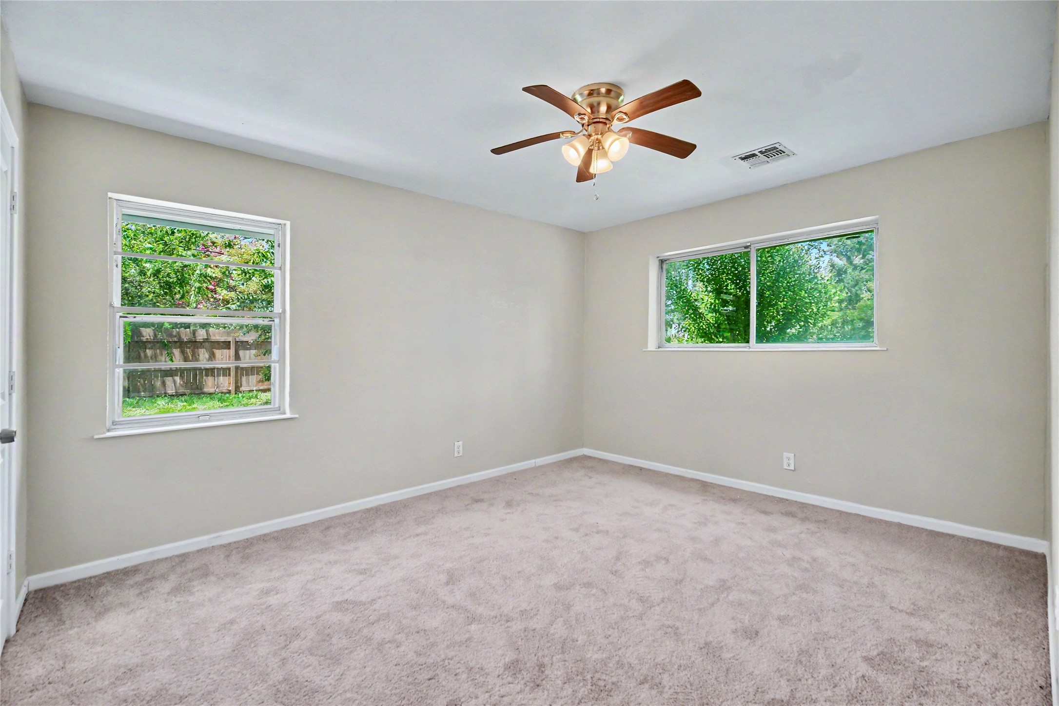 626 Shore Acres Boulevard Property Photo 11