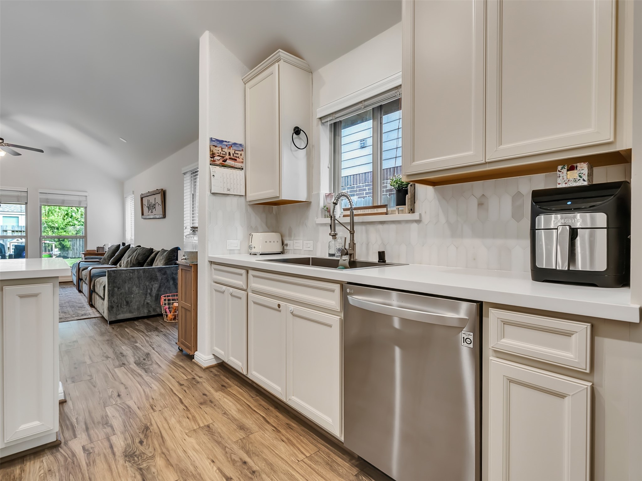 4827 Ladona Court Property Photo 13