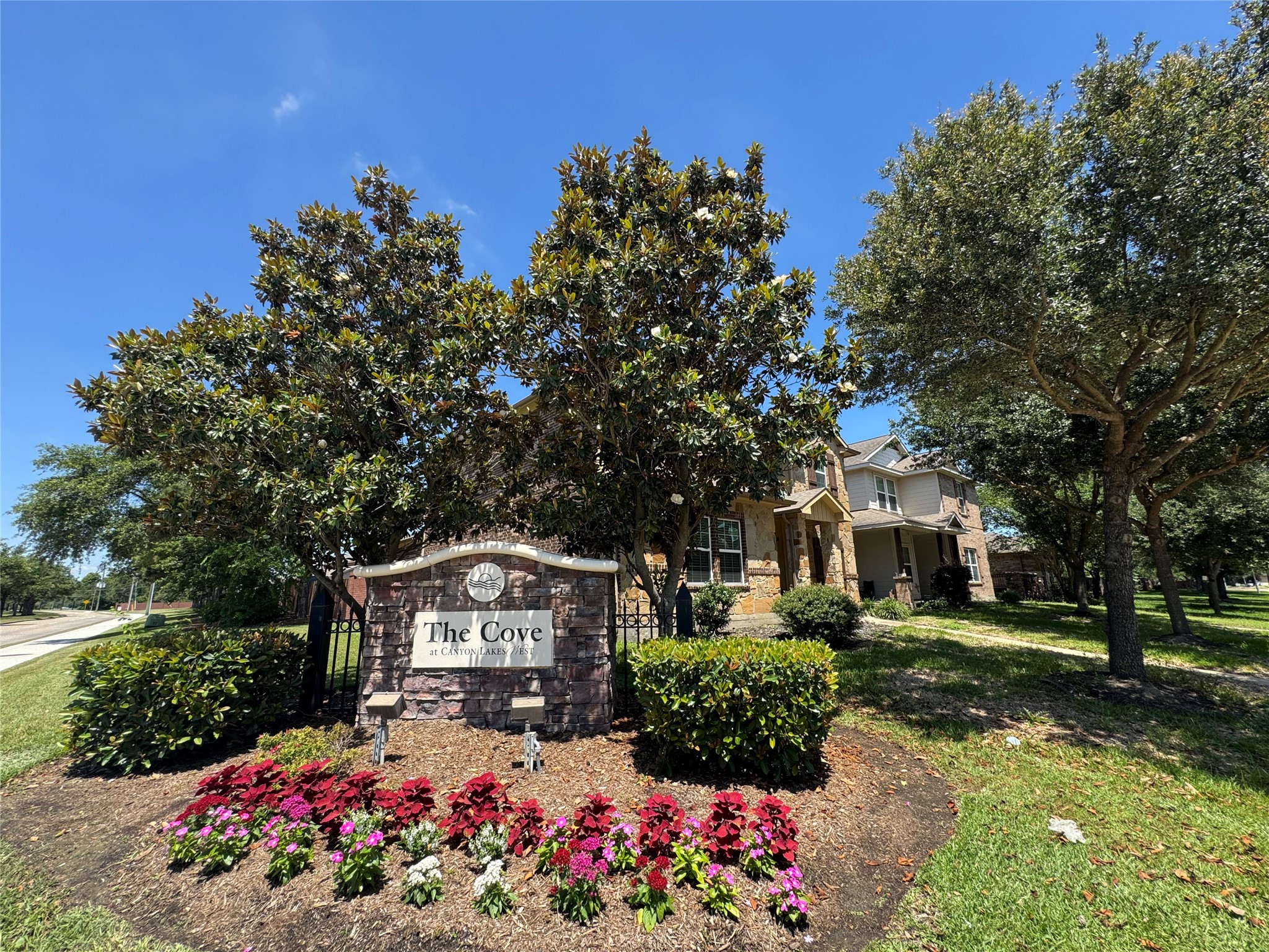 8107 Gran Villa Drive Property Photo 2