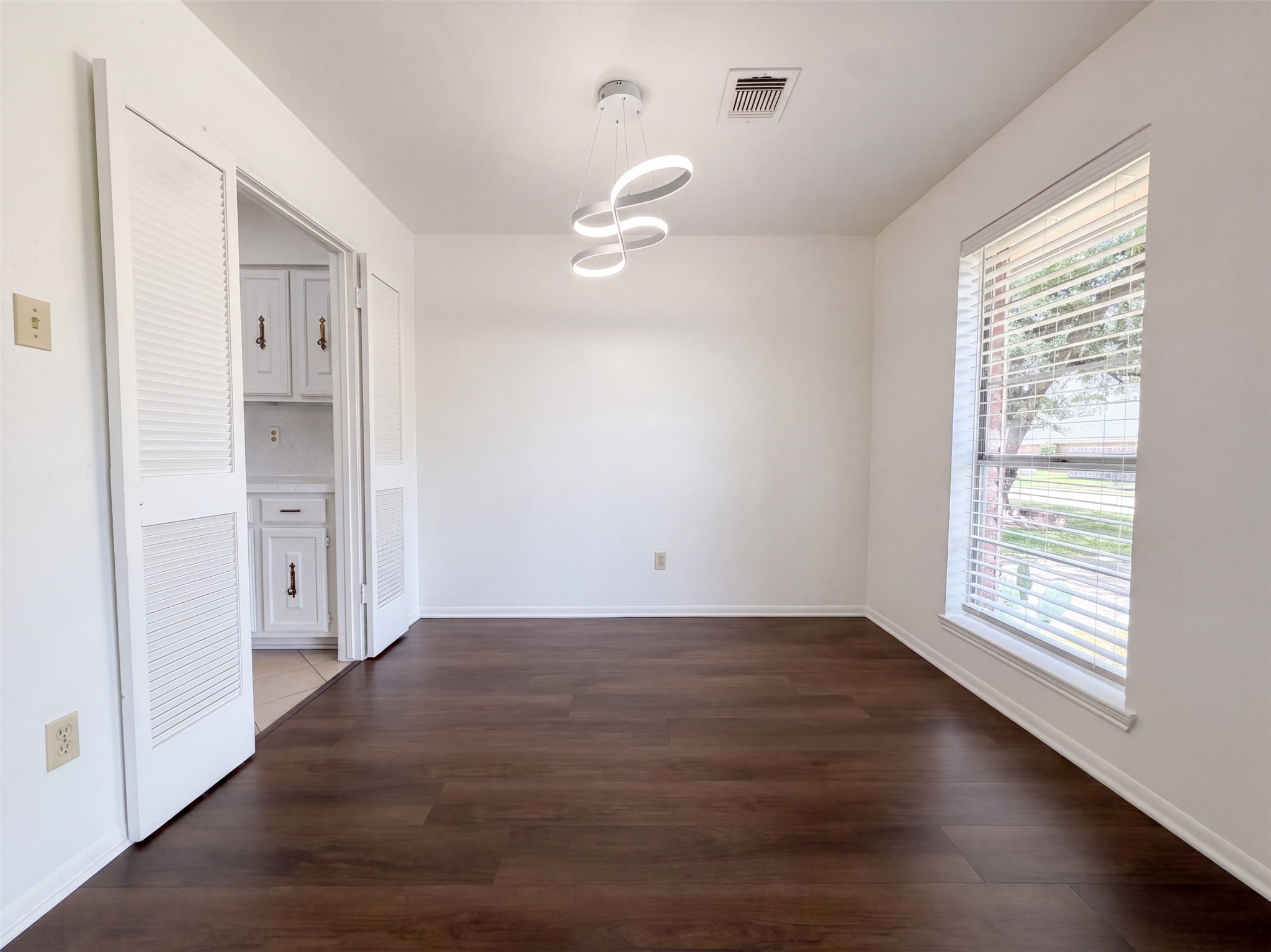 6910 Vialinda Drive Property Photo 6
