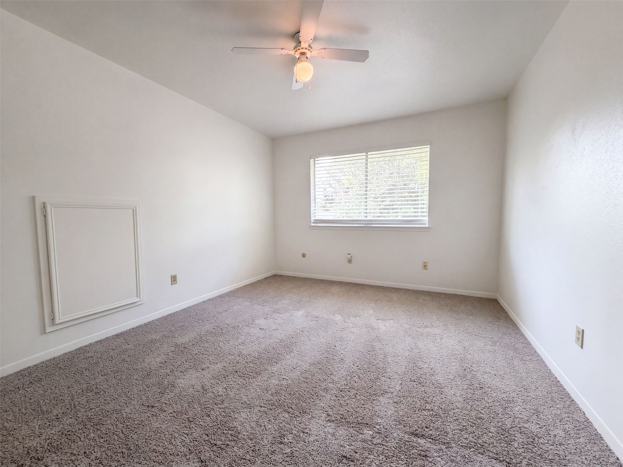 6910 Vialinda Drive Property Photo 10