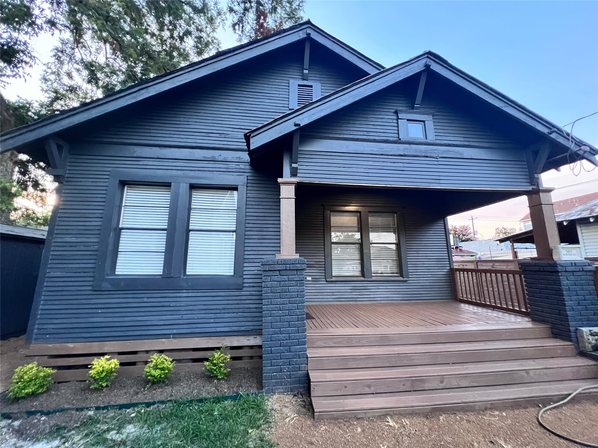 301 Winnie Street Property Photo 1