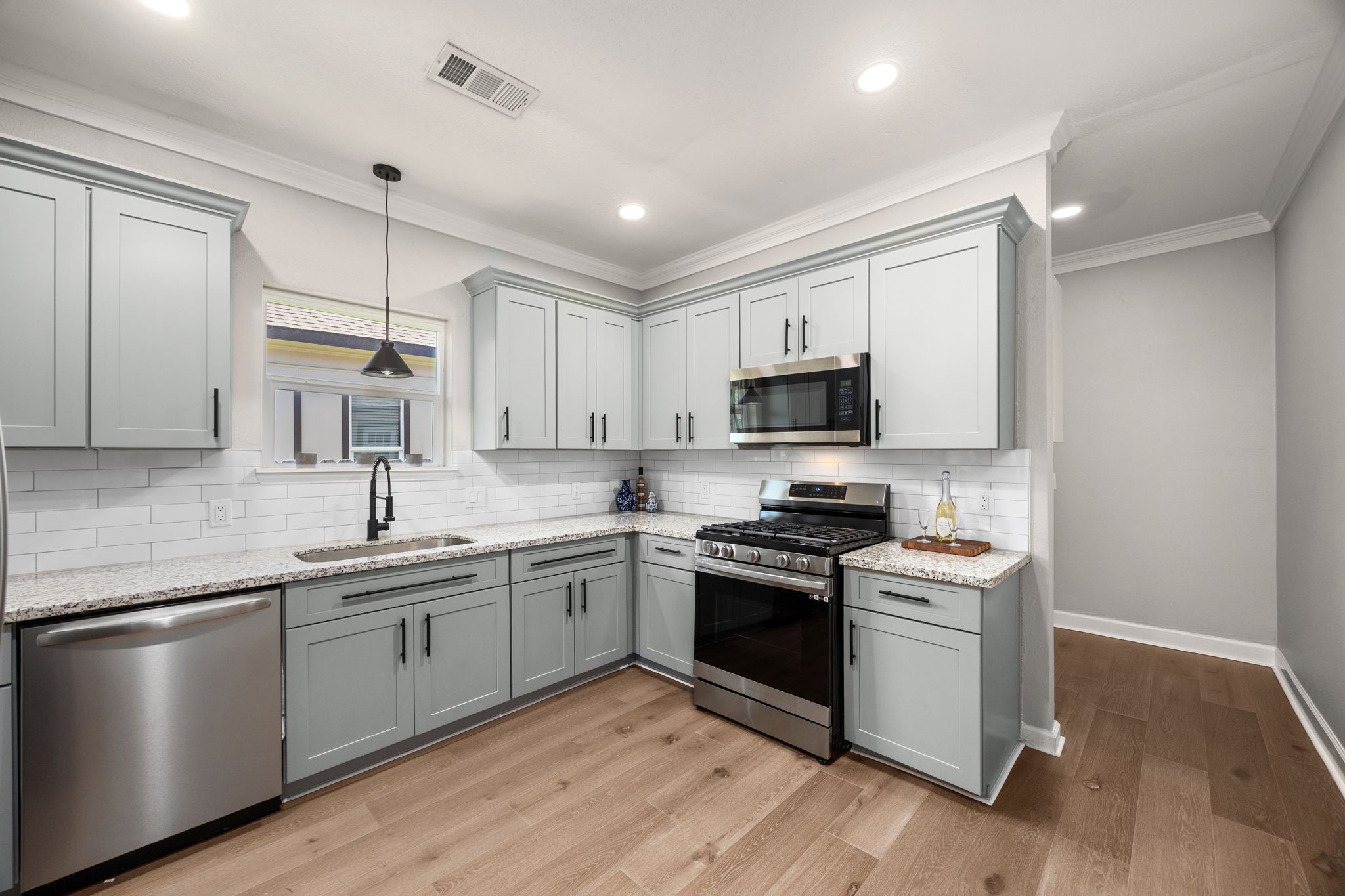 4103 New Orleans Street Property Photo 8