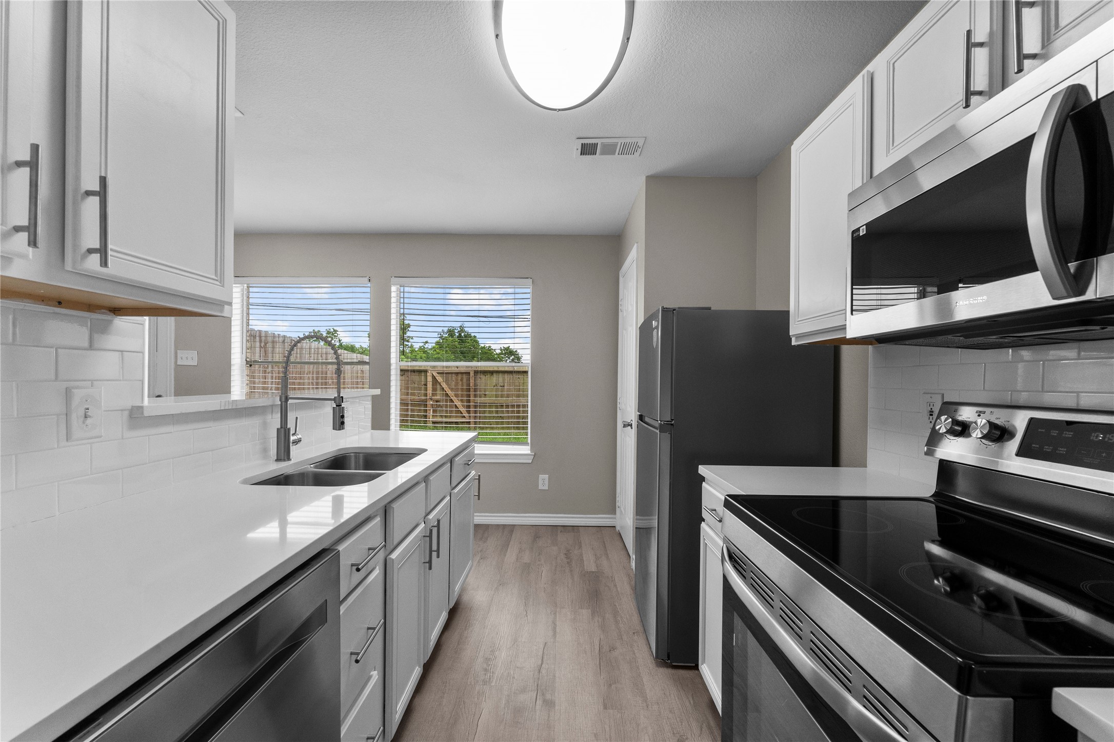 128 Green Isle Avenue Property Photo 1
