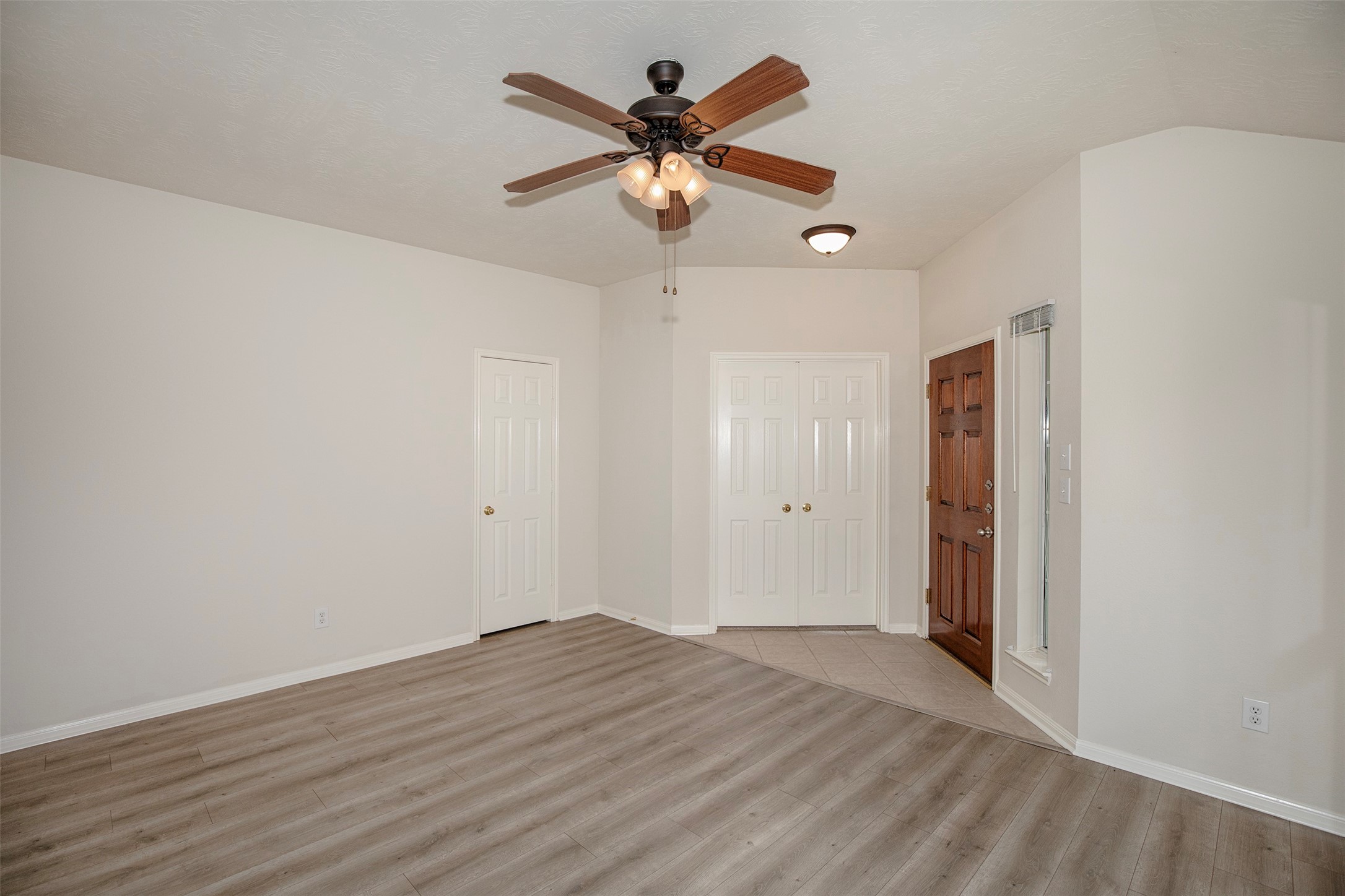 876 Schooner Cove Lane Property Photo 4