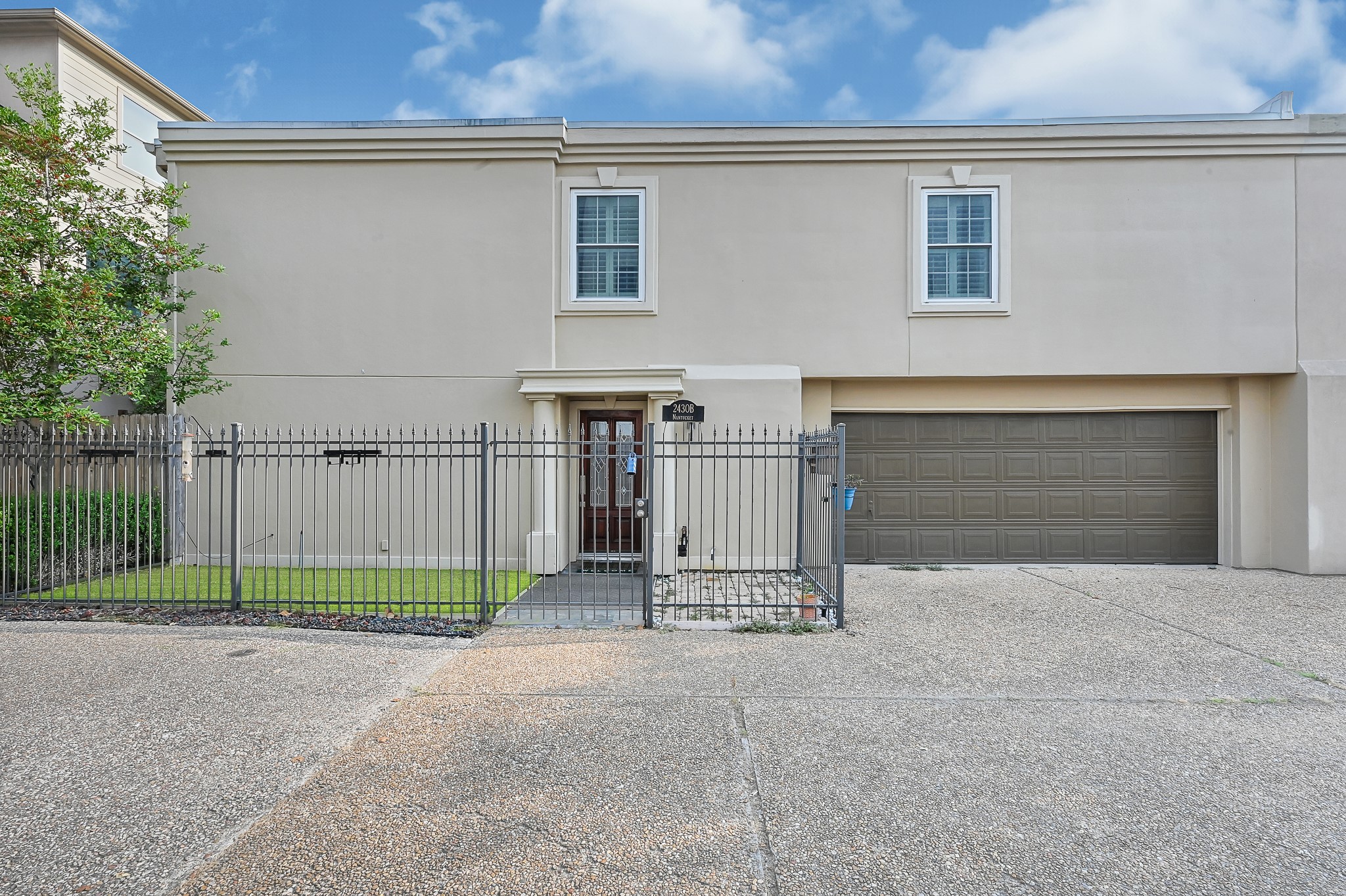 2430 Nantucket Drive B Property Photo 1