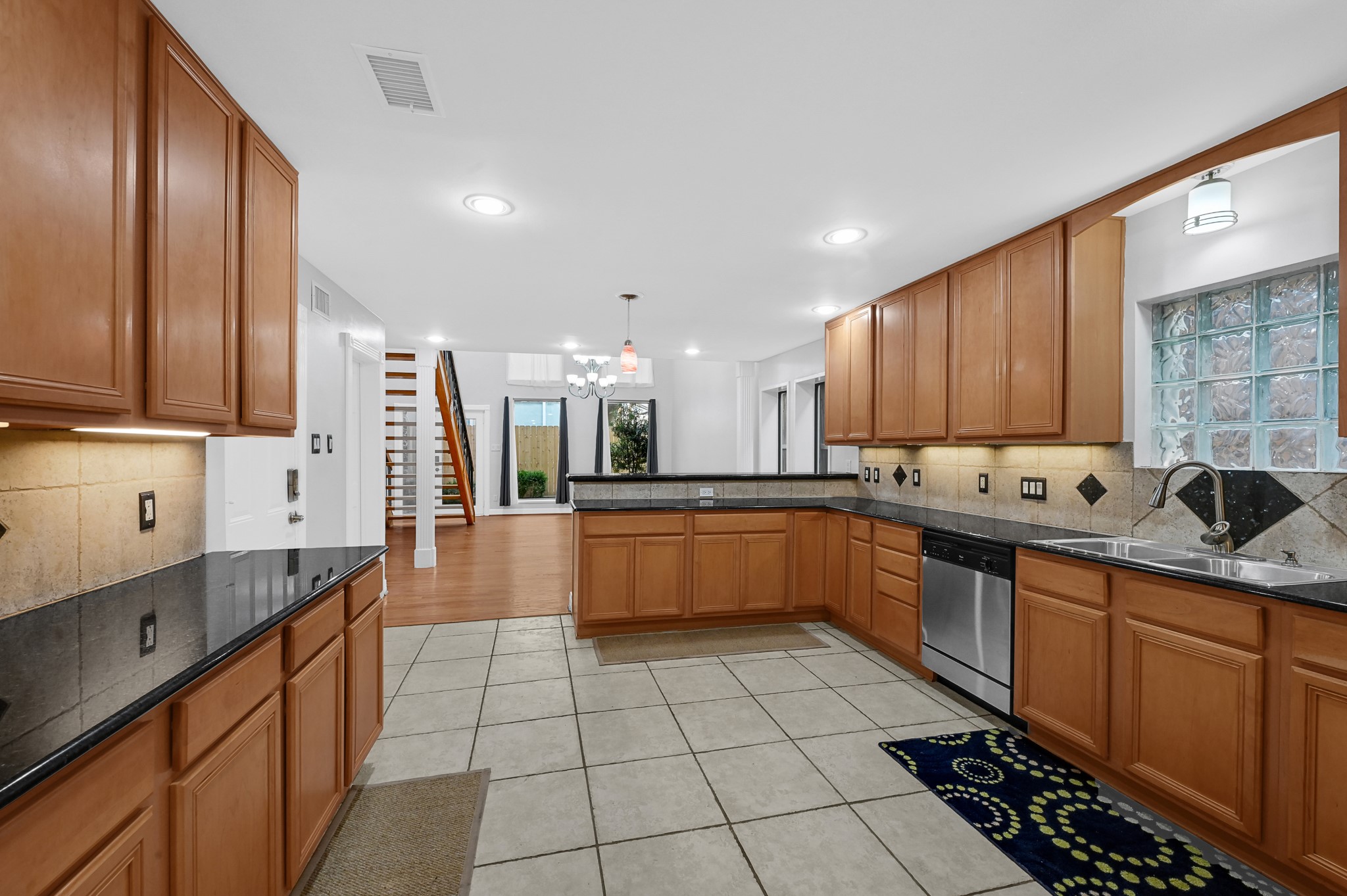 2430 Nantucket Drive B Property Photo 5