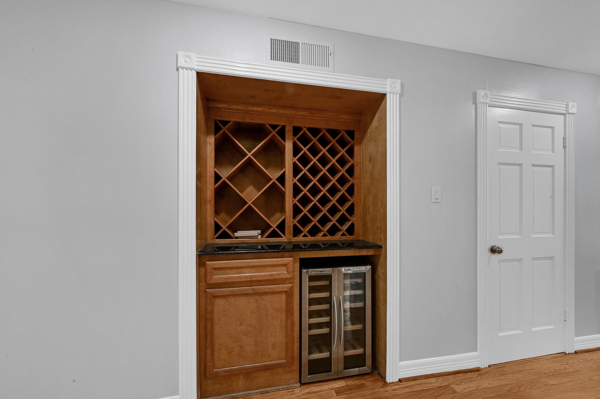 2430 Nantucket Drive B Property Photo 14