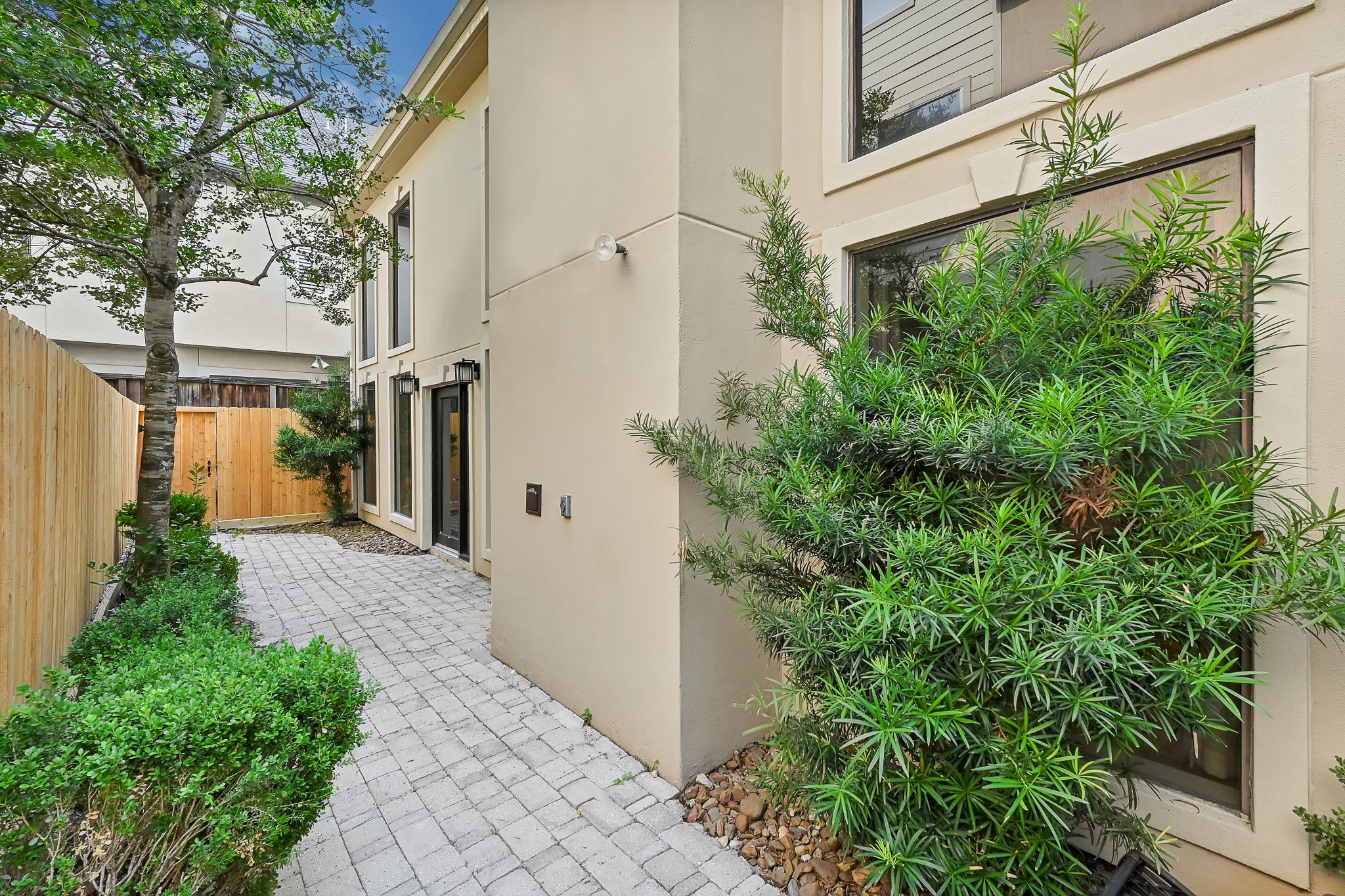 2430 Nantucket Drive B Property Photo 15