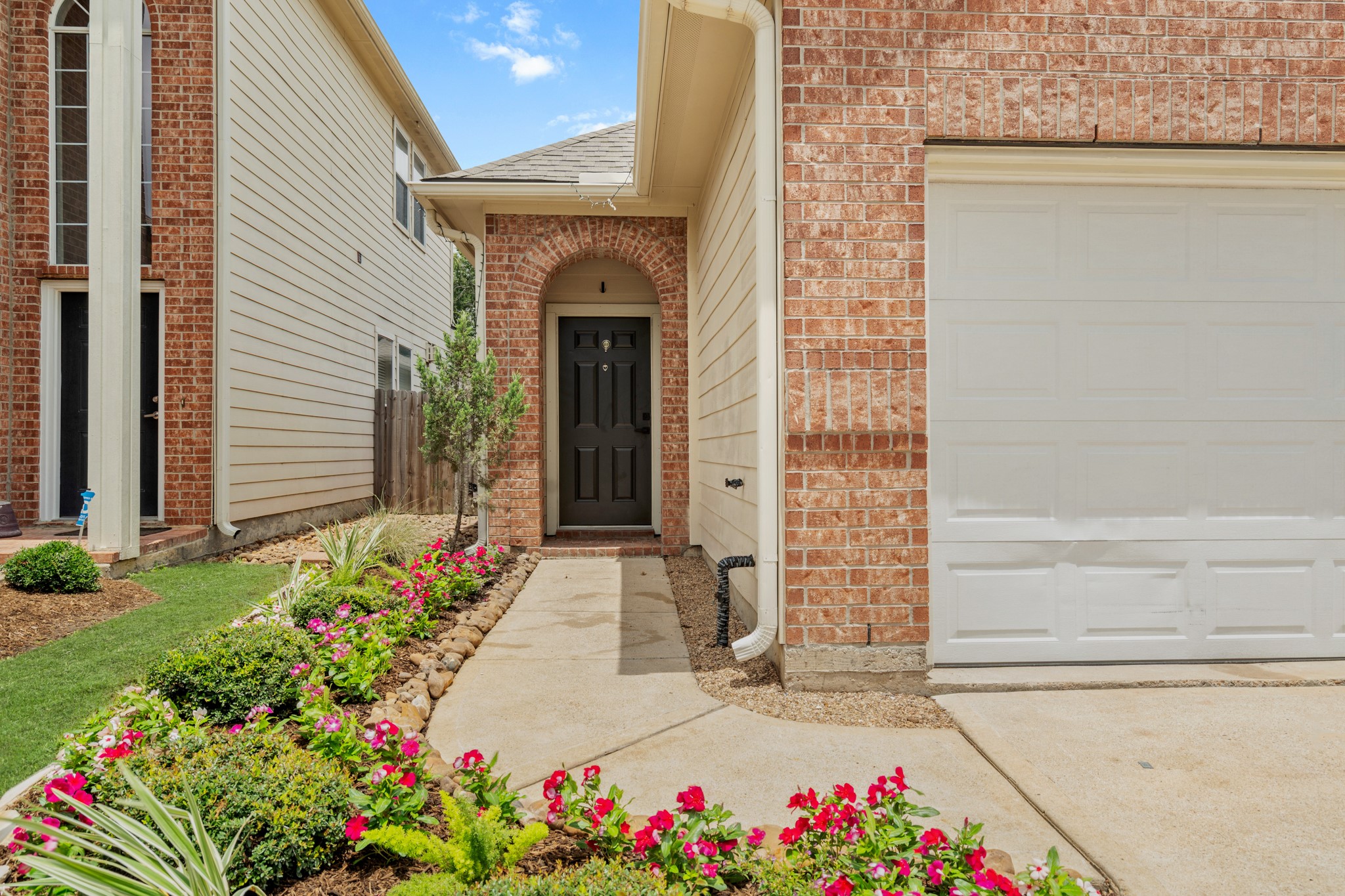 917 Sweet Pine Drive Property Photo 3