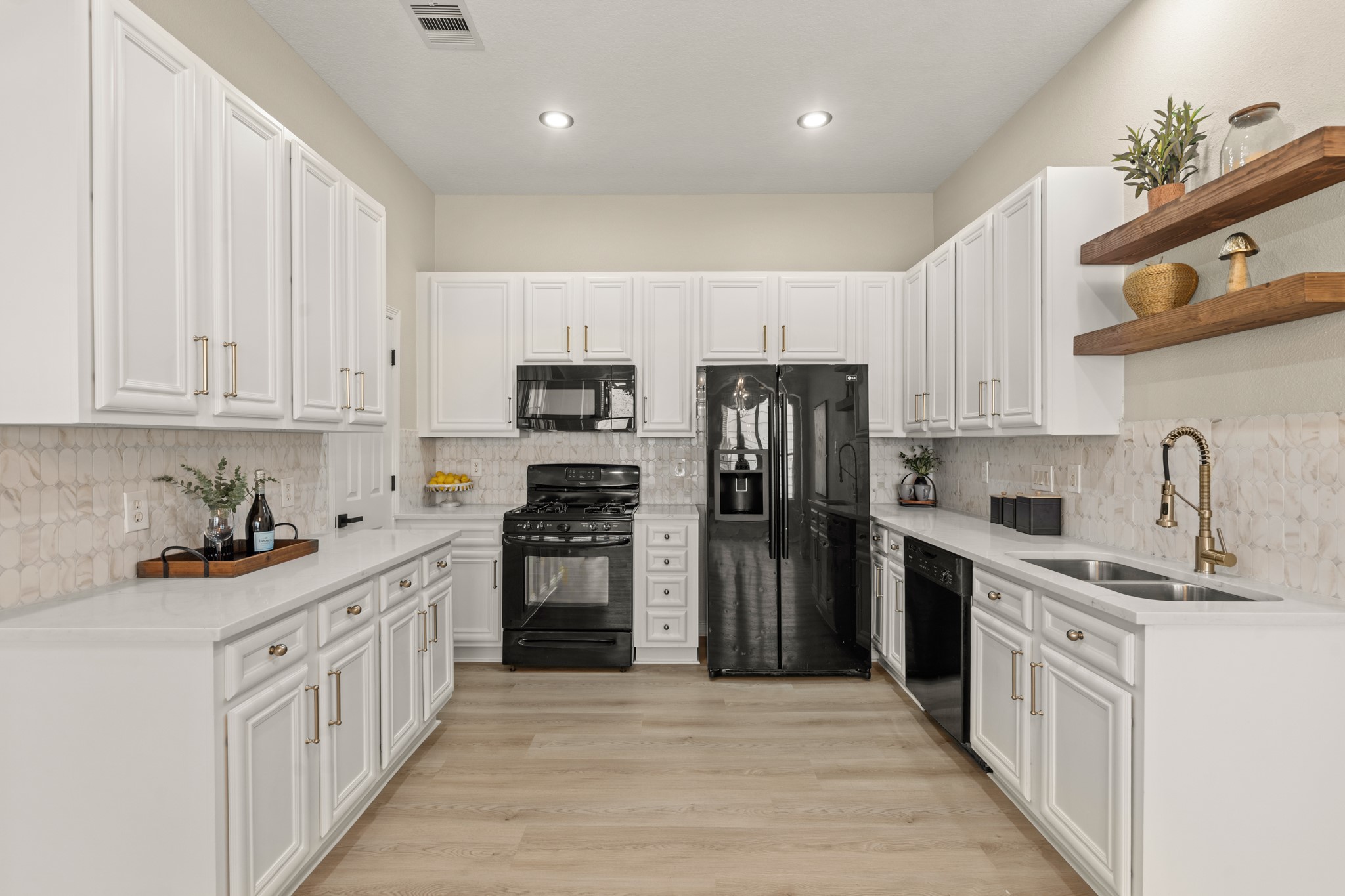 917 Sweet Pine Drive Property Photo 13