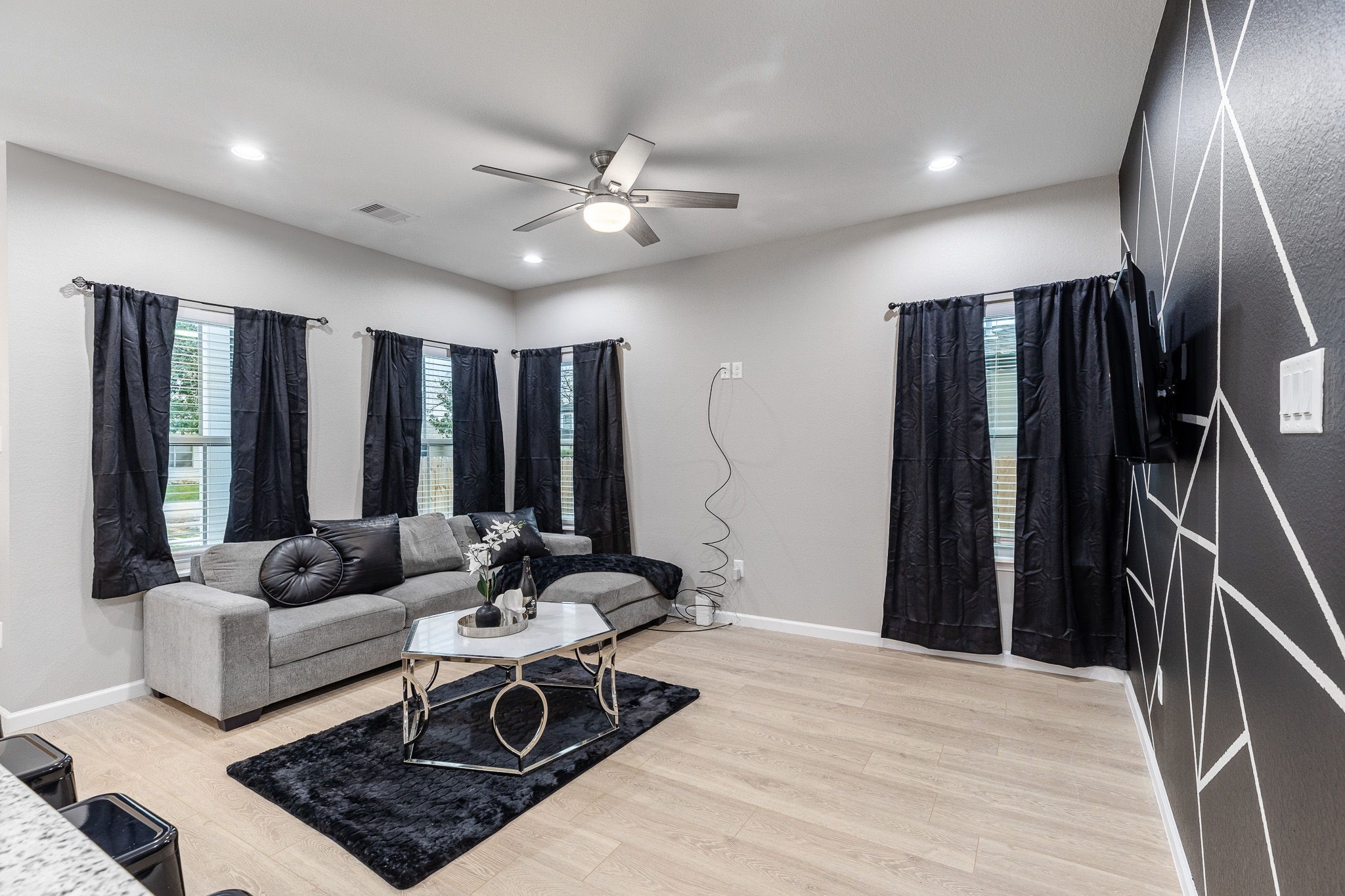 4661 Clover Street A Property Photo 5