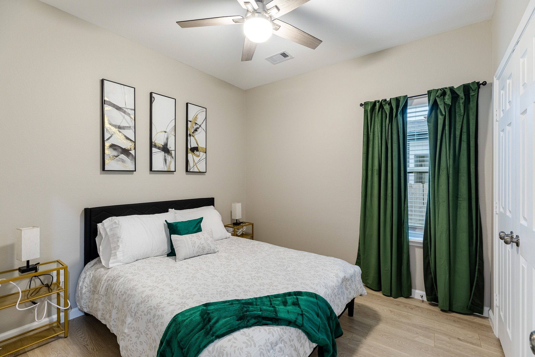 4661 Clover Street A Property Photo 11