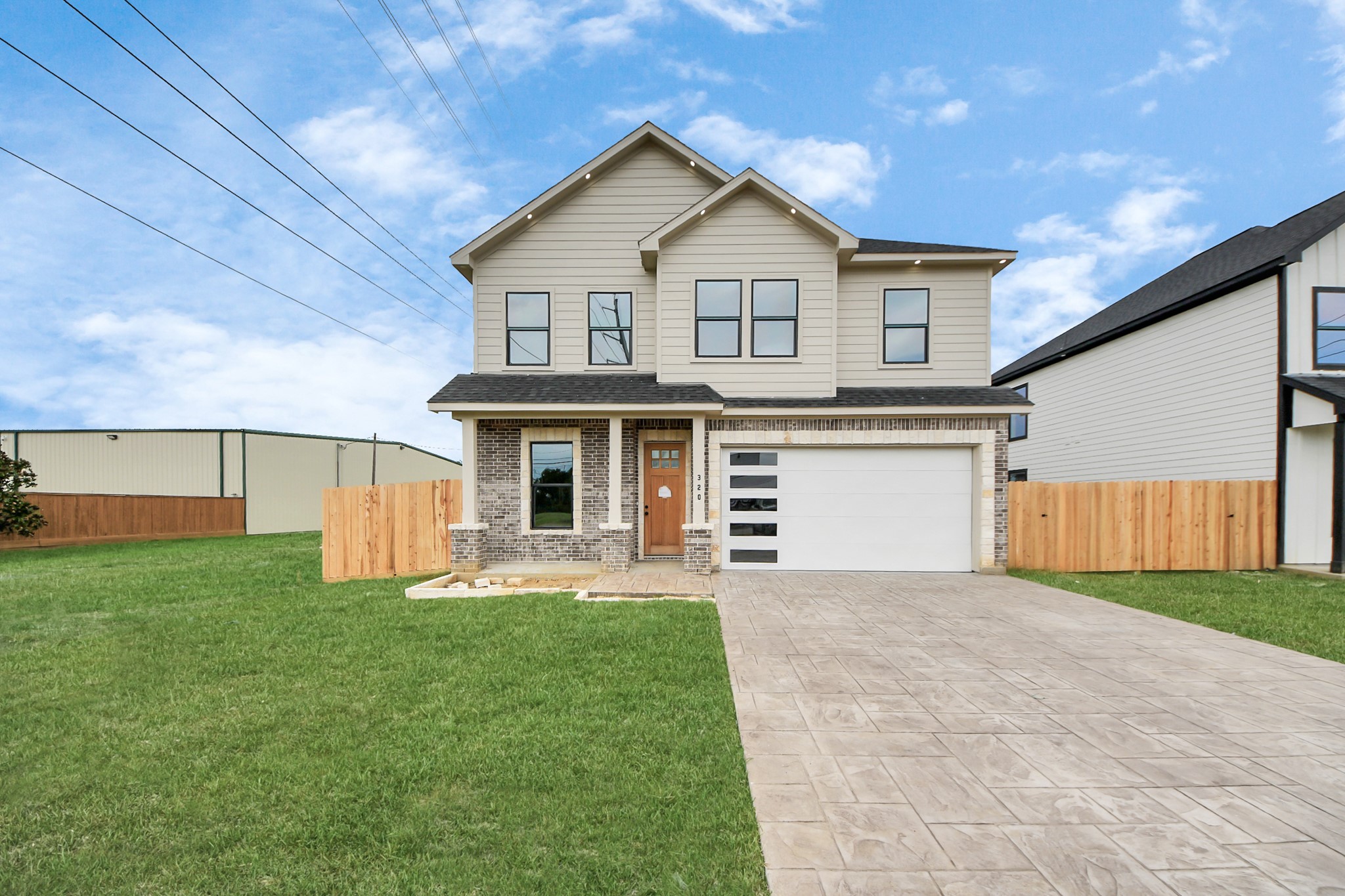 320 E Main Street Property Photo 1