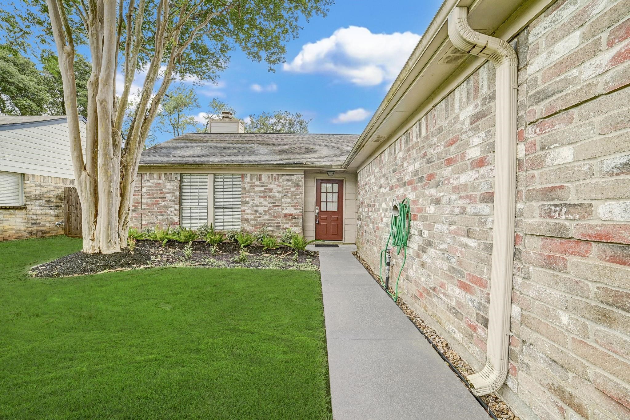 2615 Lively Lane Property Photo 3