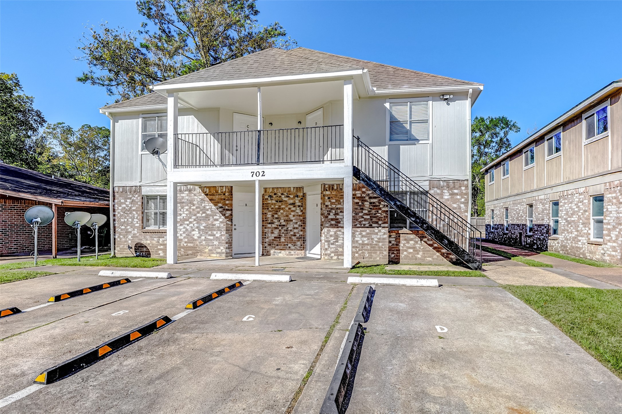 702 Lyle West Avenue D Property Photo