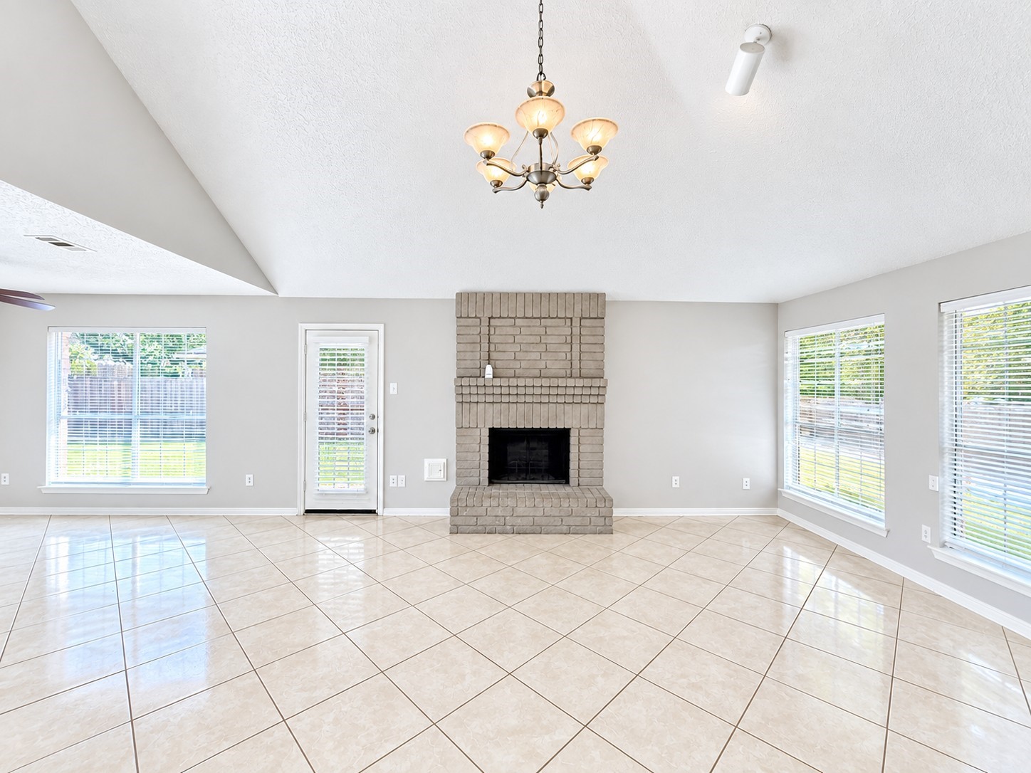 5622 Woodland Glade Drive Property Photo 2