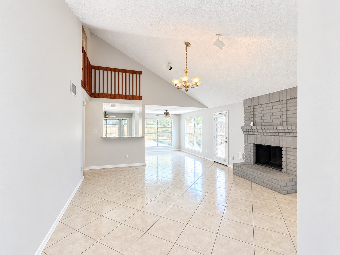 5622 Woodland Glade Drive Property Photo 3