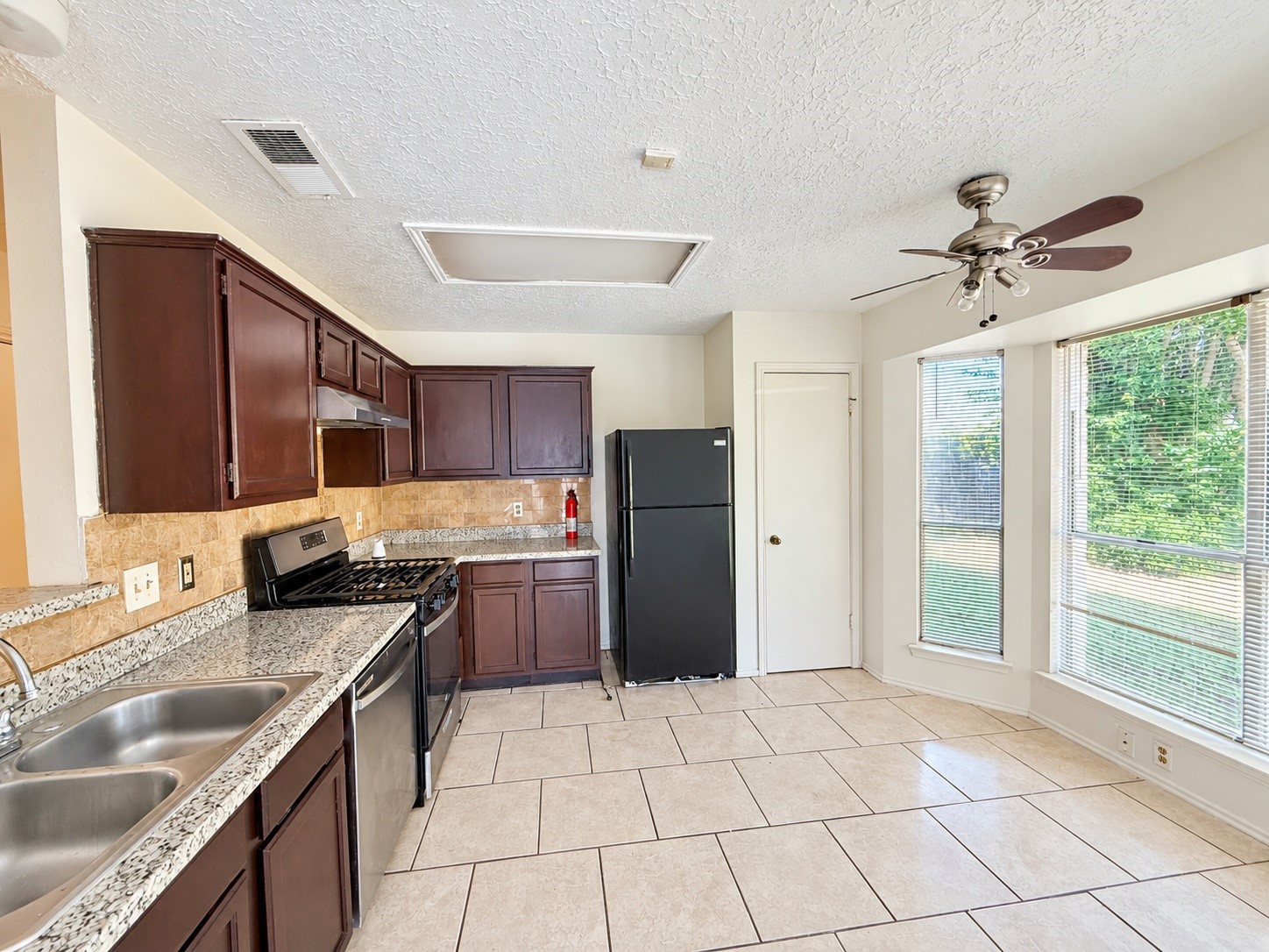 5622 Woodland Glade Drive Property Photo 6