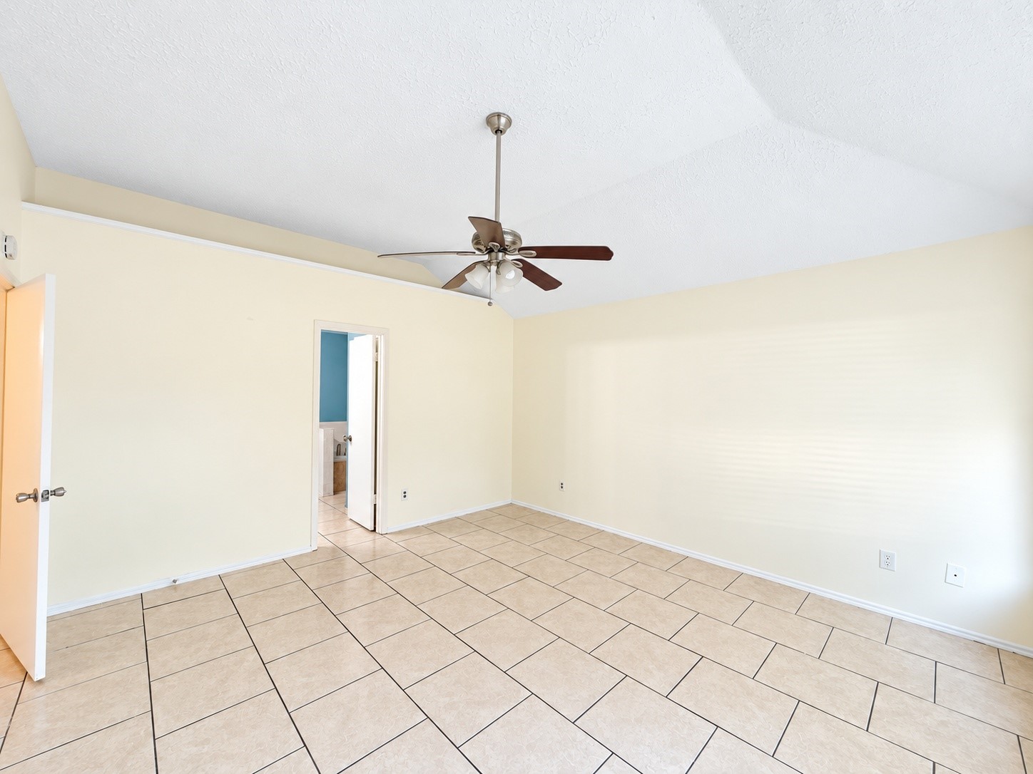 5622 Woodland Glade Drive Property Photo 7