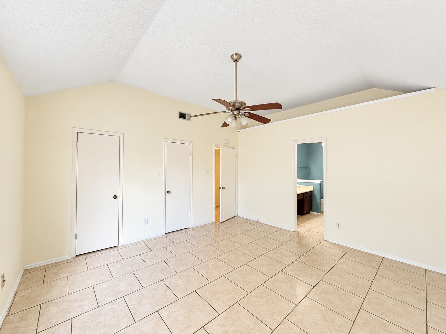 5622 Woodland Glade Drive Property Photo 8