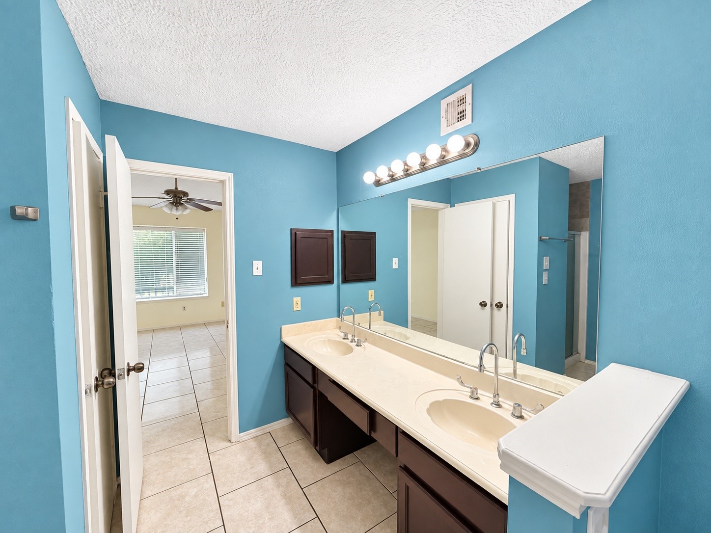 5622 Woodland Glade Drive Property Photo 9