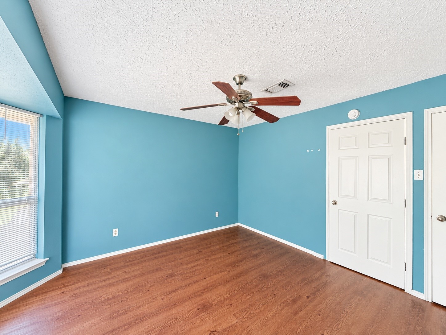 5622 Woodland Glade Drive Property Photo 11