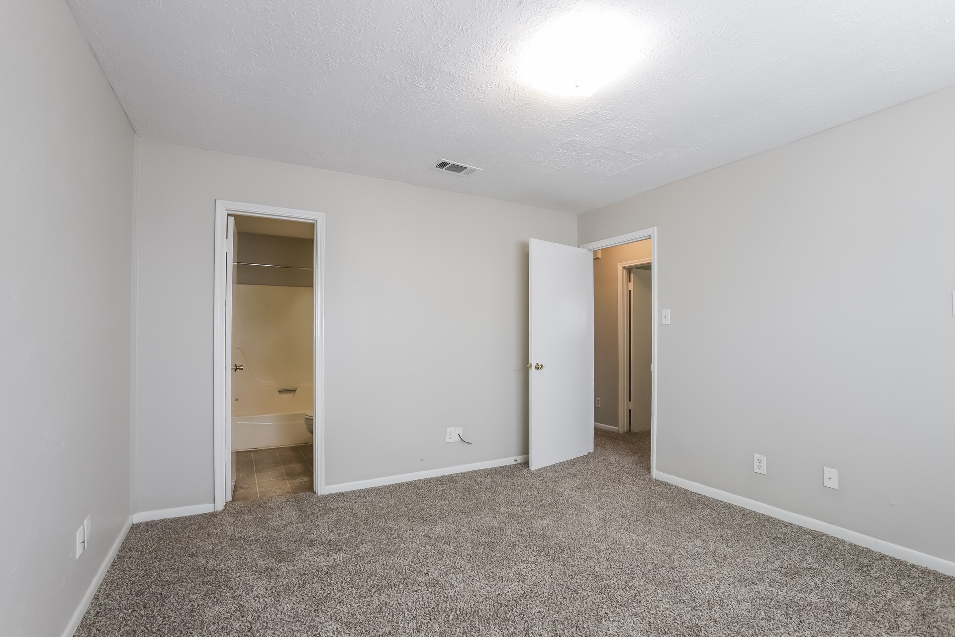 13361 Lake Breeze Lane Property Photo 8