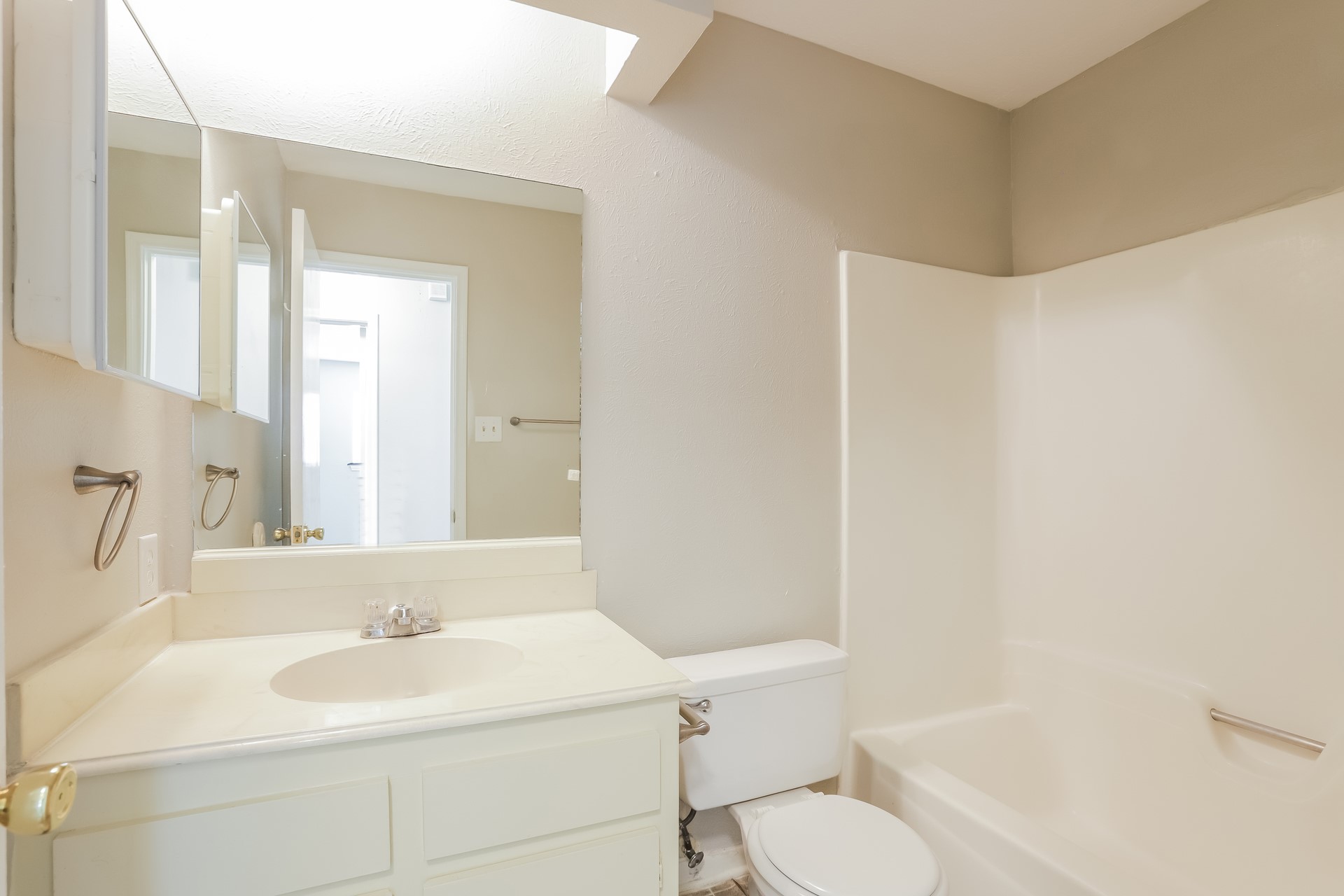 13361 Lake Breeze Lane Property Photo 12