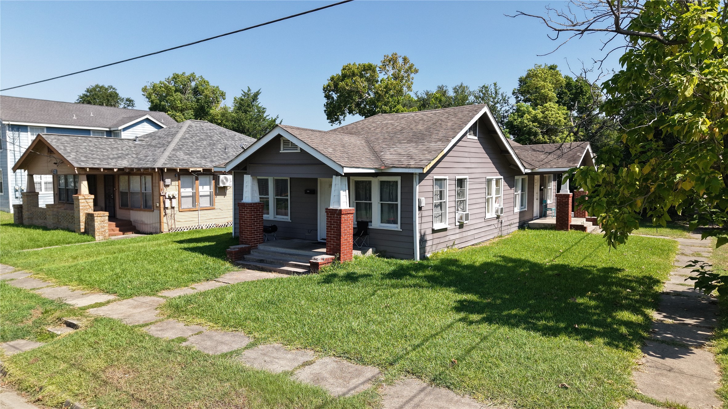 300 E James Street Property Photo 1