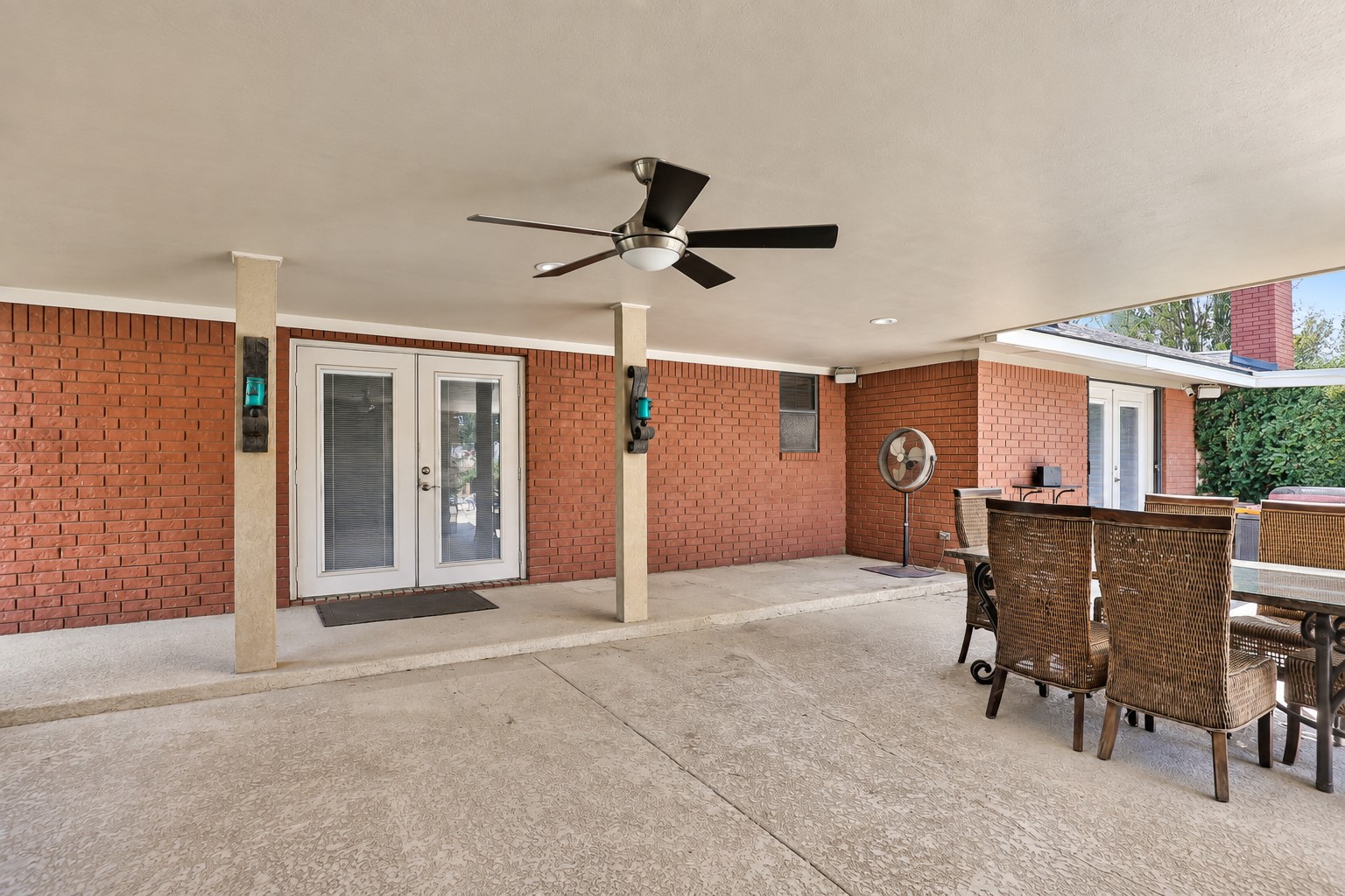 1300 Smith Road Property Photo 10