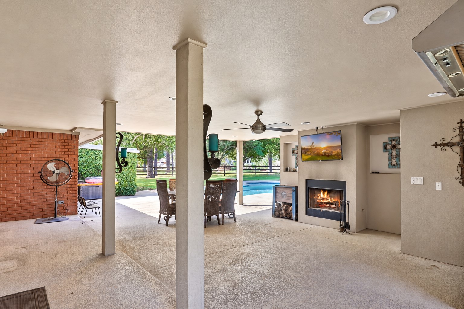1300 Smith Road Property Photo 11