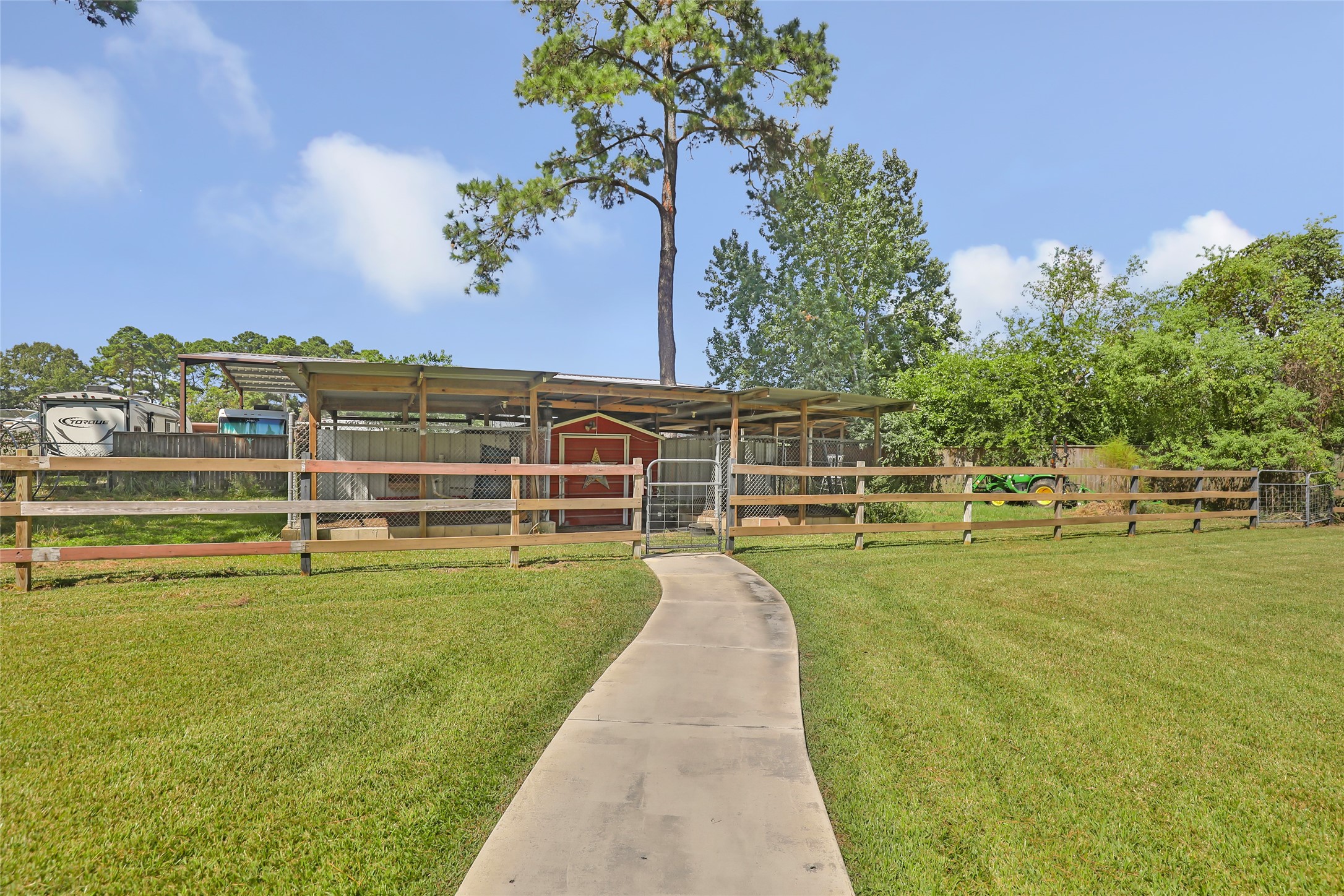 1300 Smith Road Property Photo 14