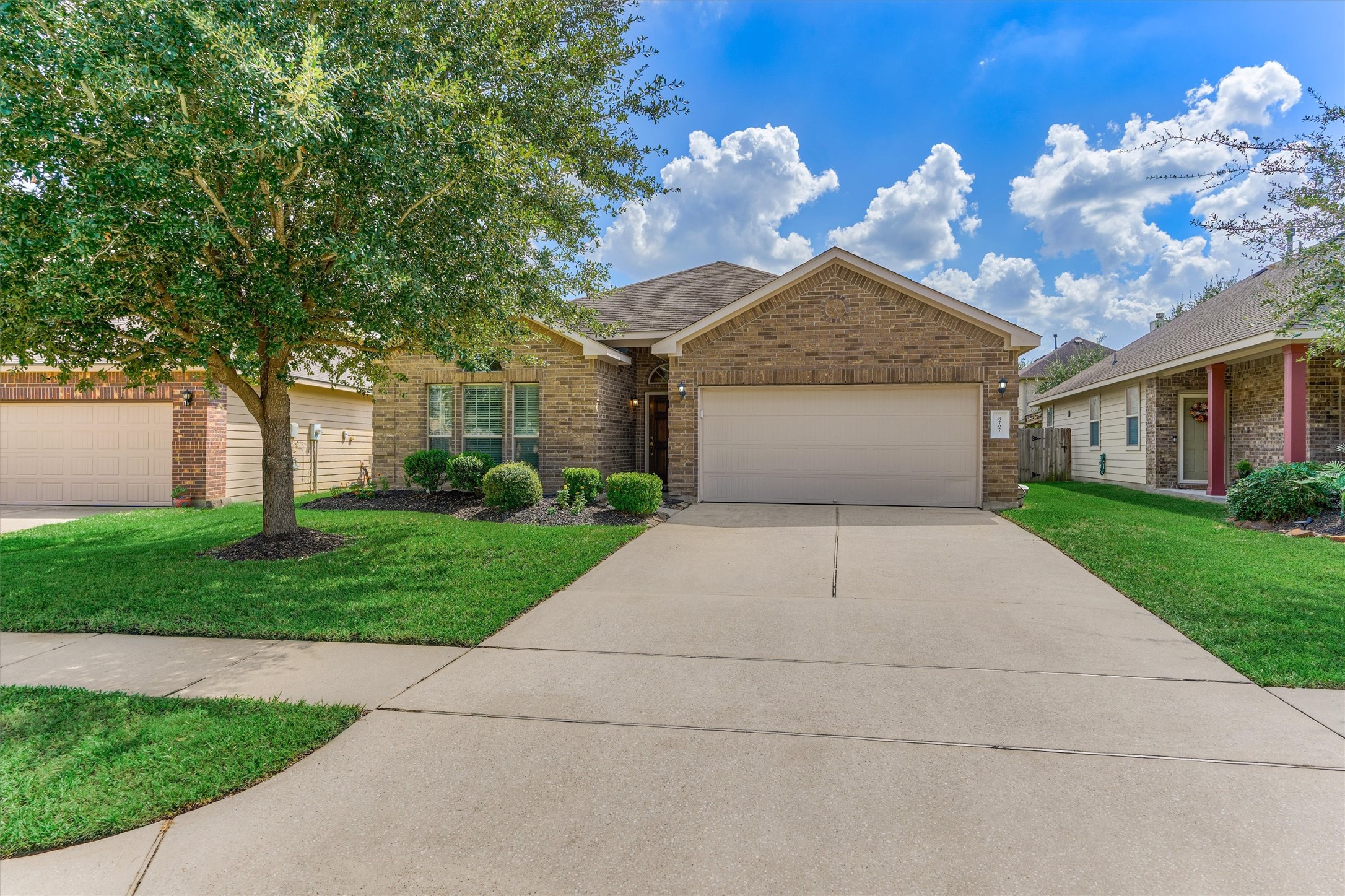 8707 Auburn Mane Drive Property Photo 1