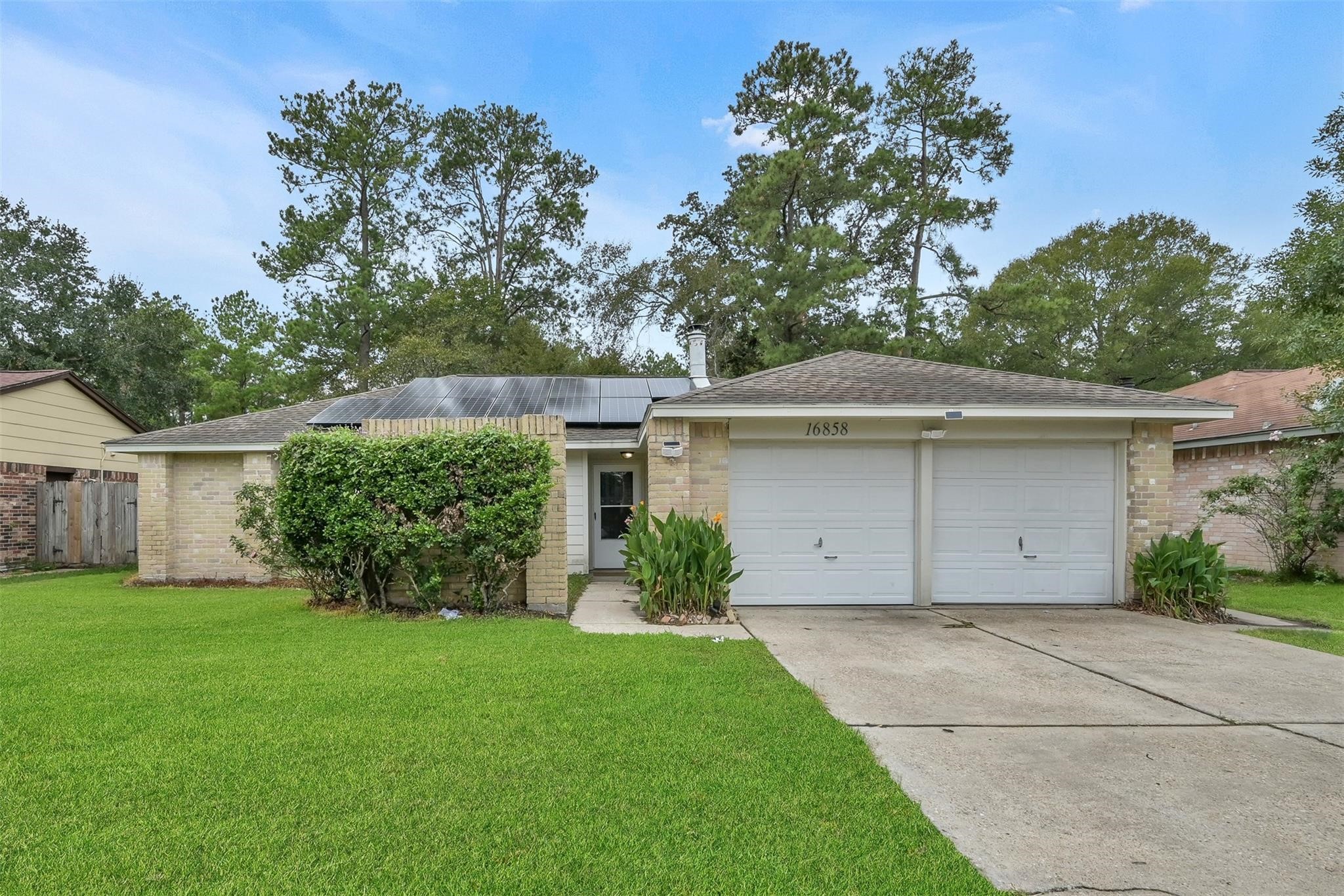 16858 Gleneagle Drive N Property Photo 1